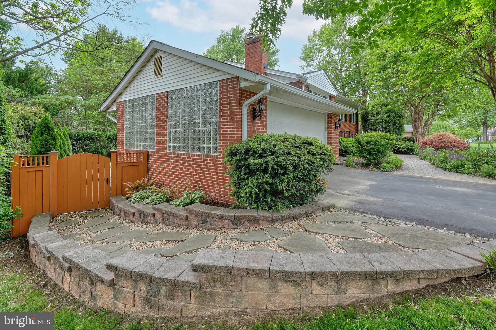 BROYHILL GLEN GARY PARK - Residential