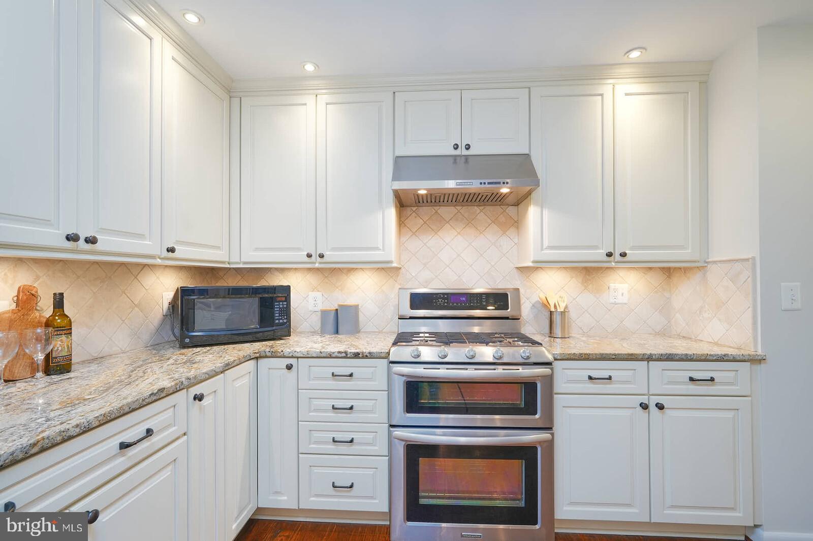 BROYHILL GLEN GARY PARK - Residential