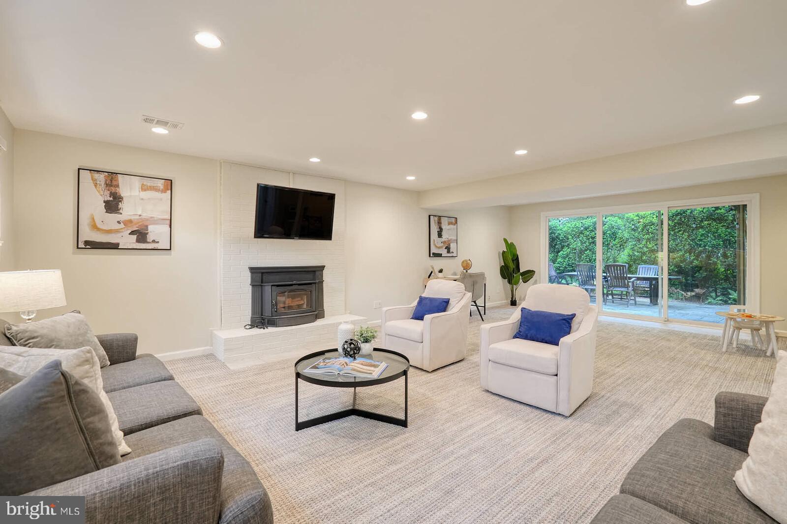 BROYHILL GLEN GARY PARK - Residential