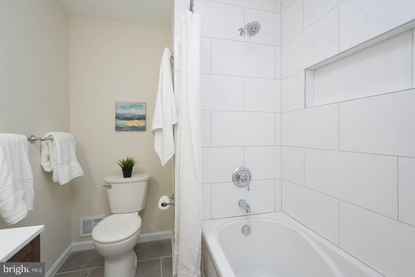 BROYHILL GLEN GARY PARK - Residential