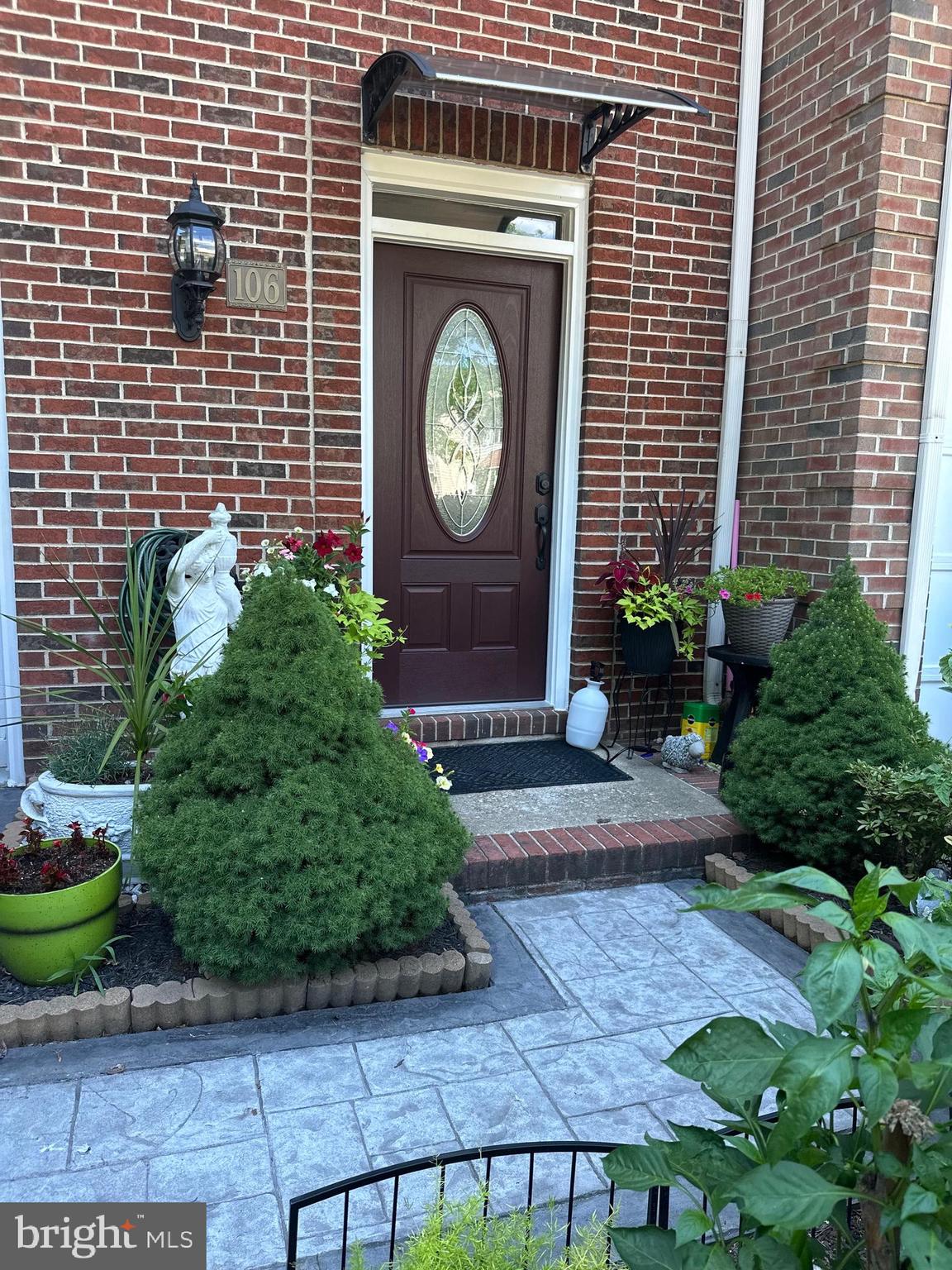 106 LAKEVIEW COURT