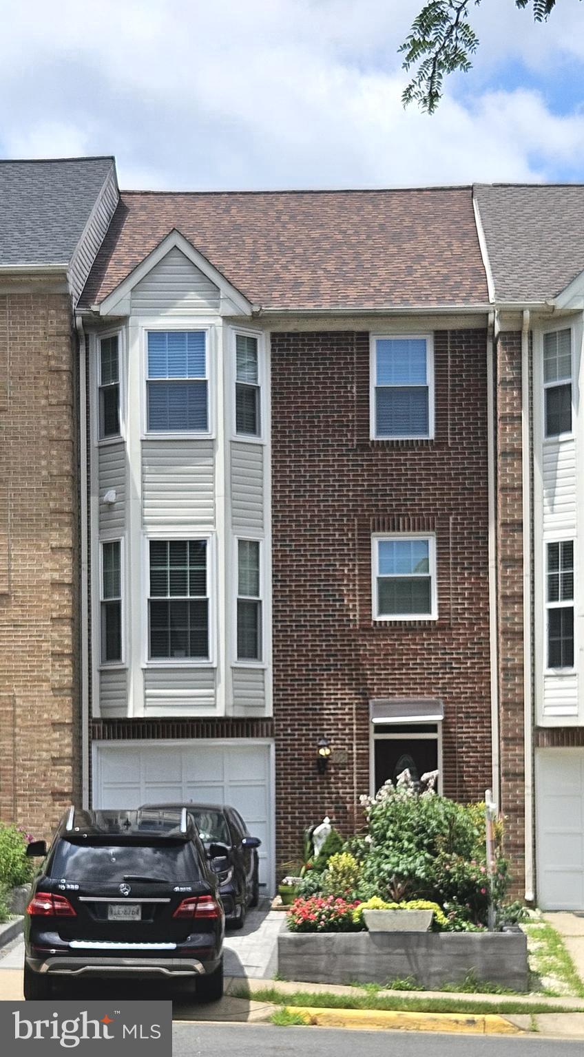 106 LAKEVIEW COURT