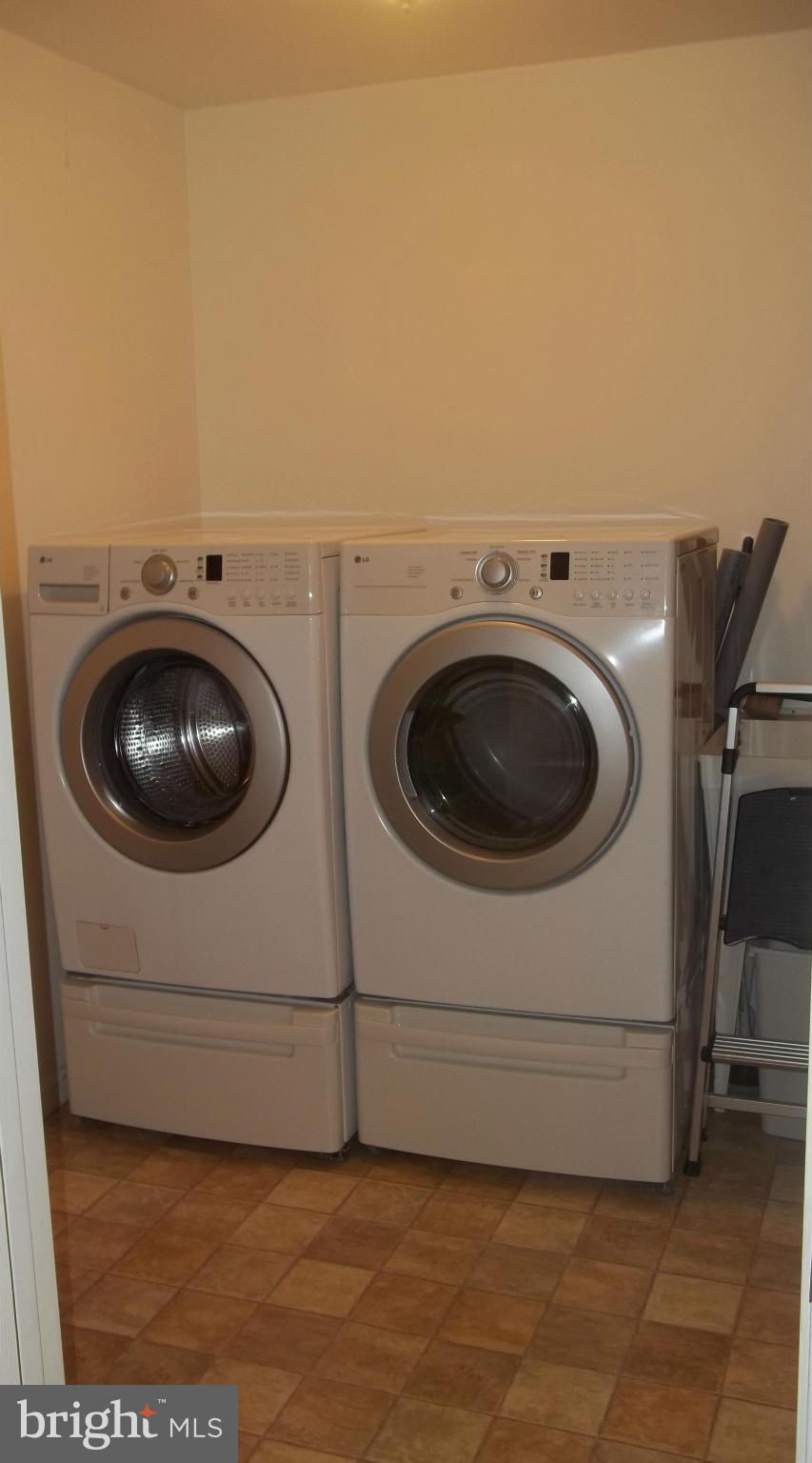 THE MEWS AT MENLOUGH - Residential