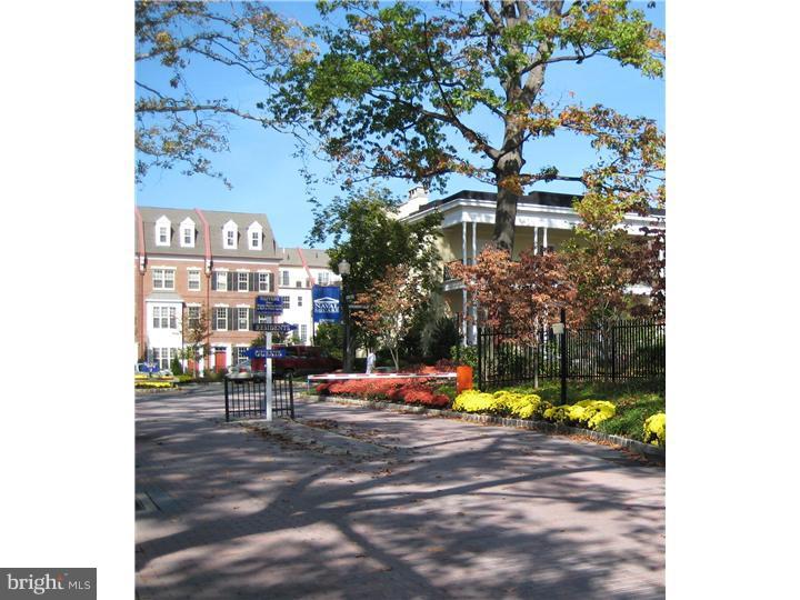 NAVAL SQUARE - Residential