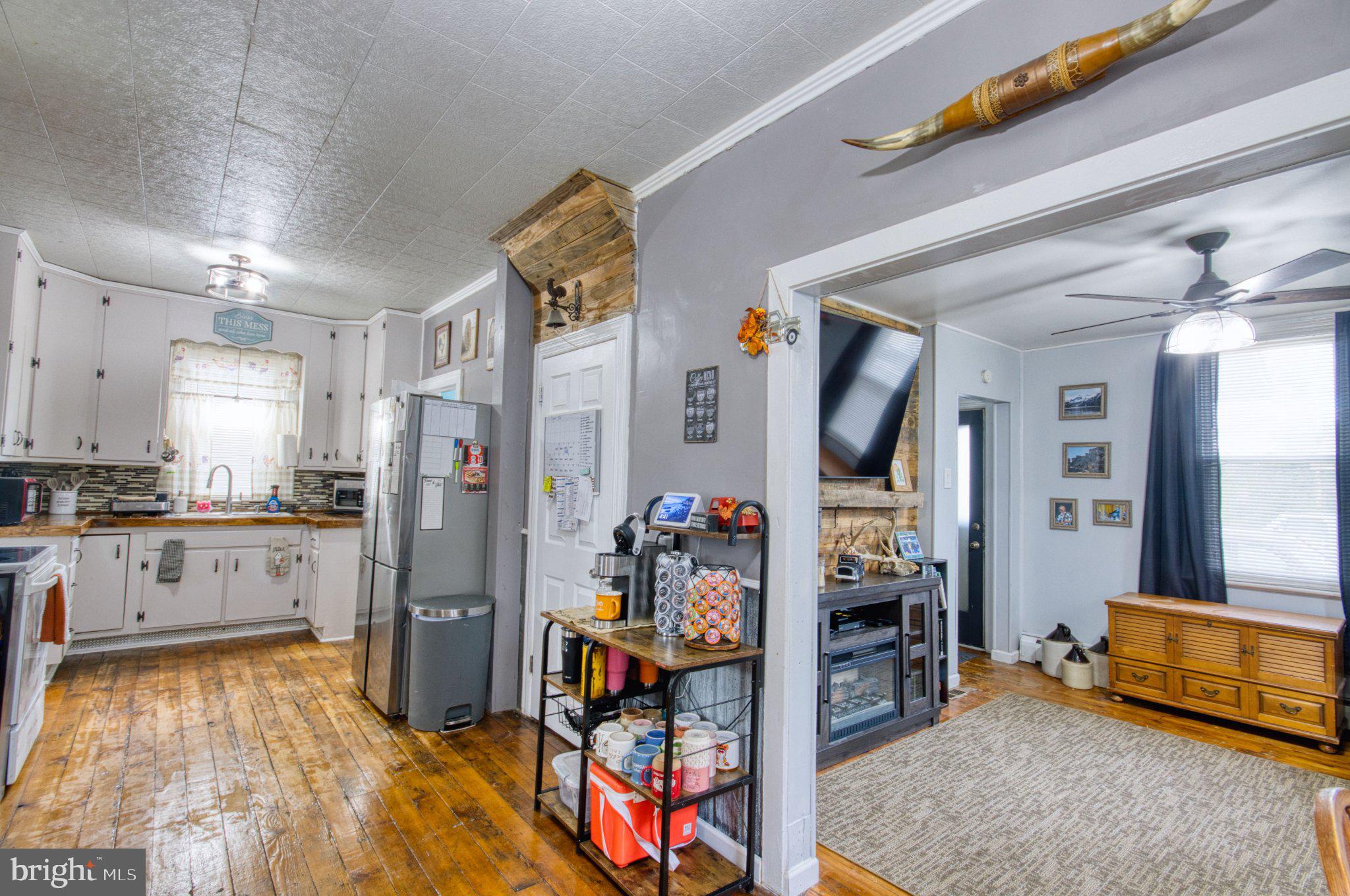 132 W CHESTNUT AVENUE