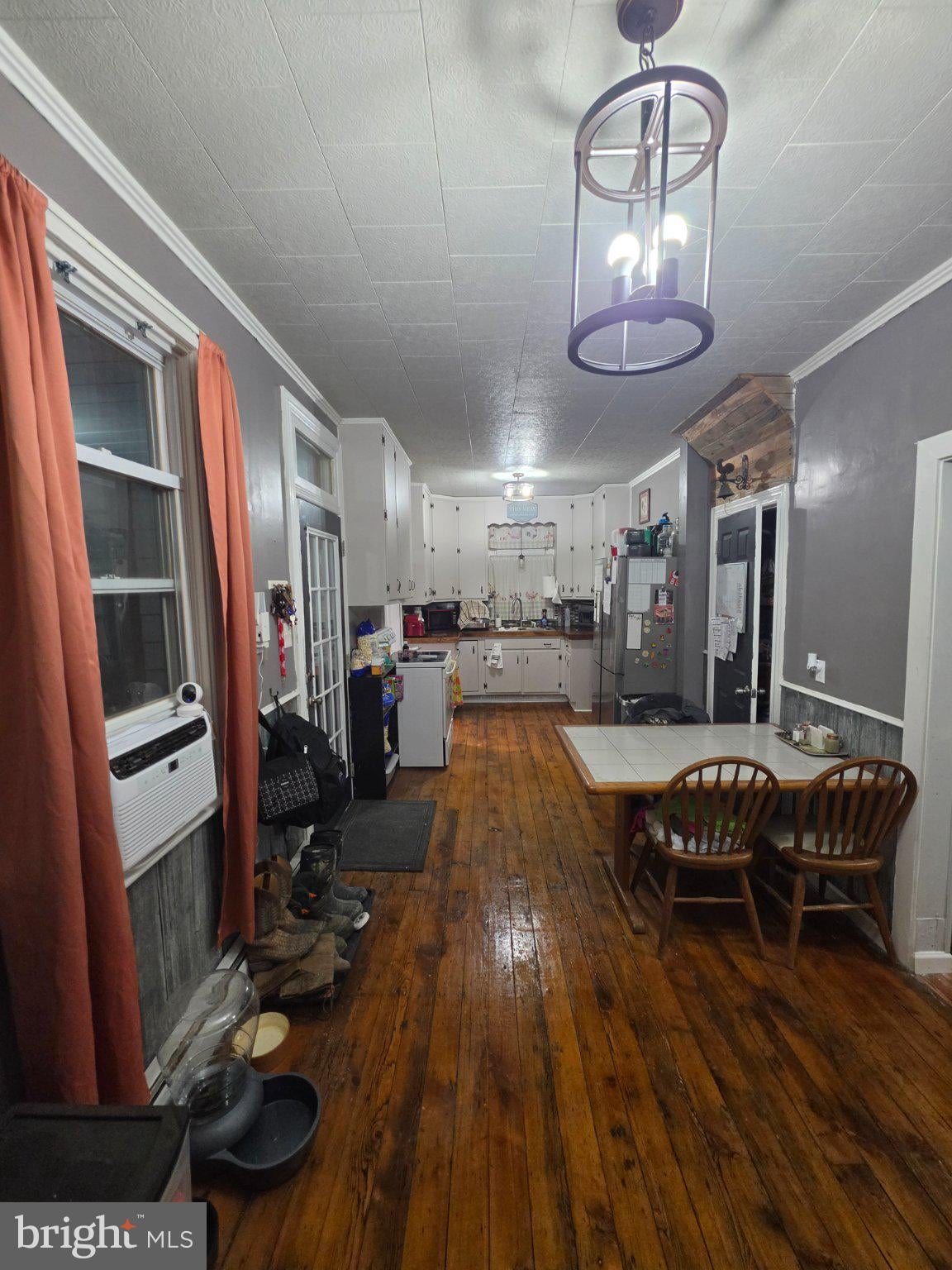 132 W CHESTNUT AVENUE