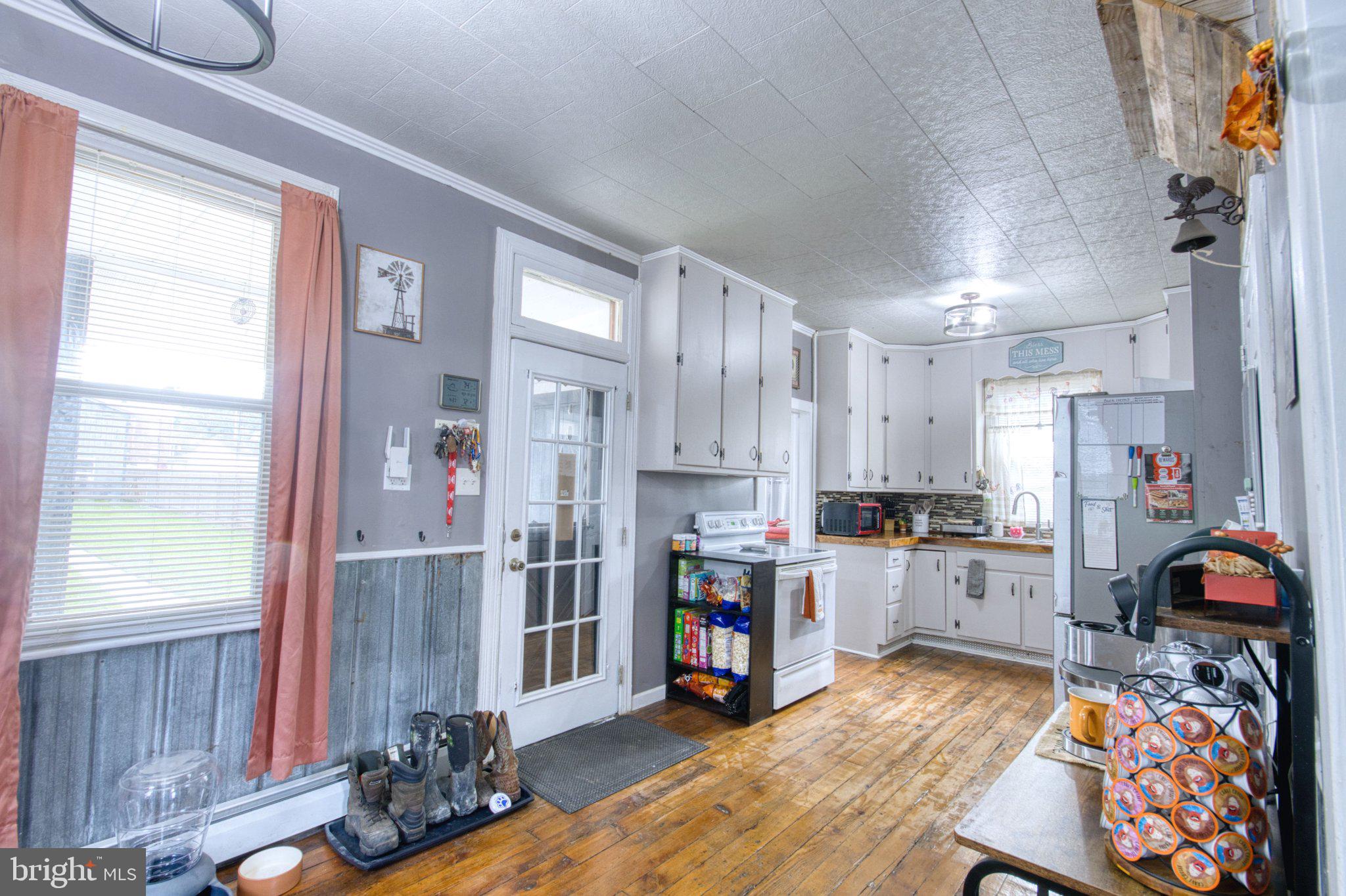 132 W CHESTNUT AVENUE