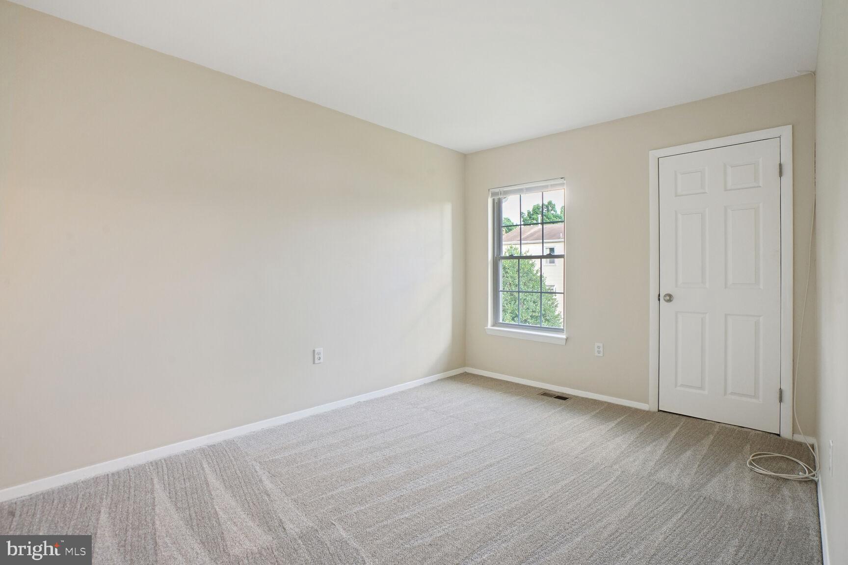 CIRCLE WOODS - Residential Lease