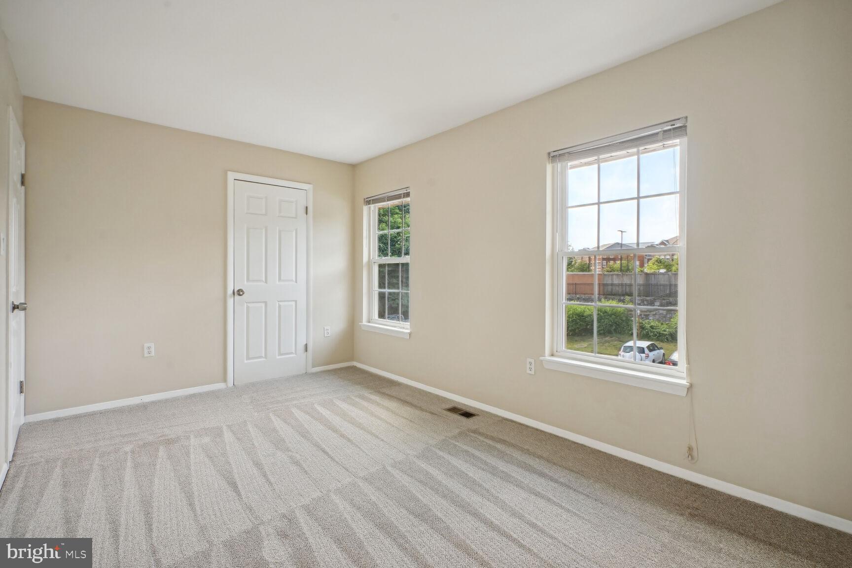 CIRCLE WOODS - Residential Lease