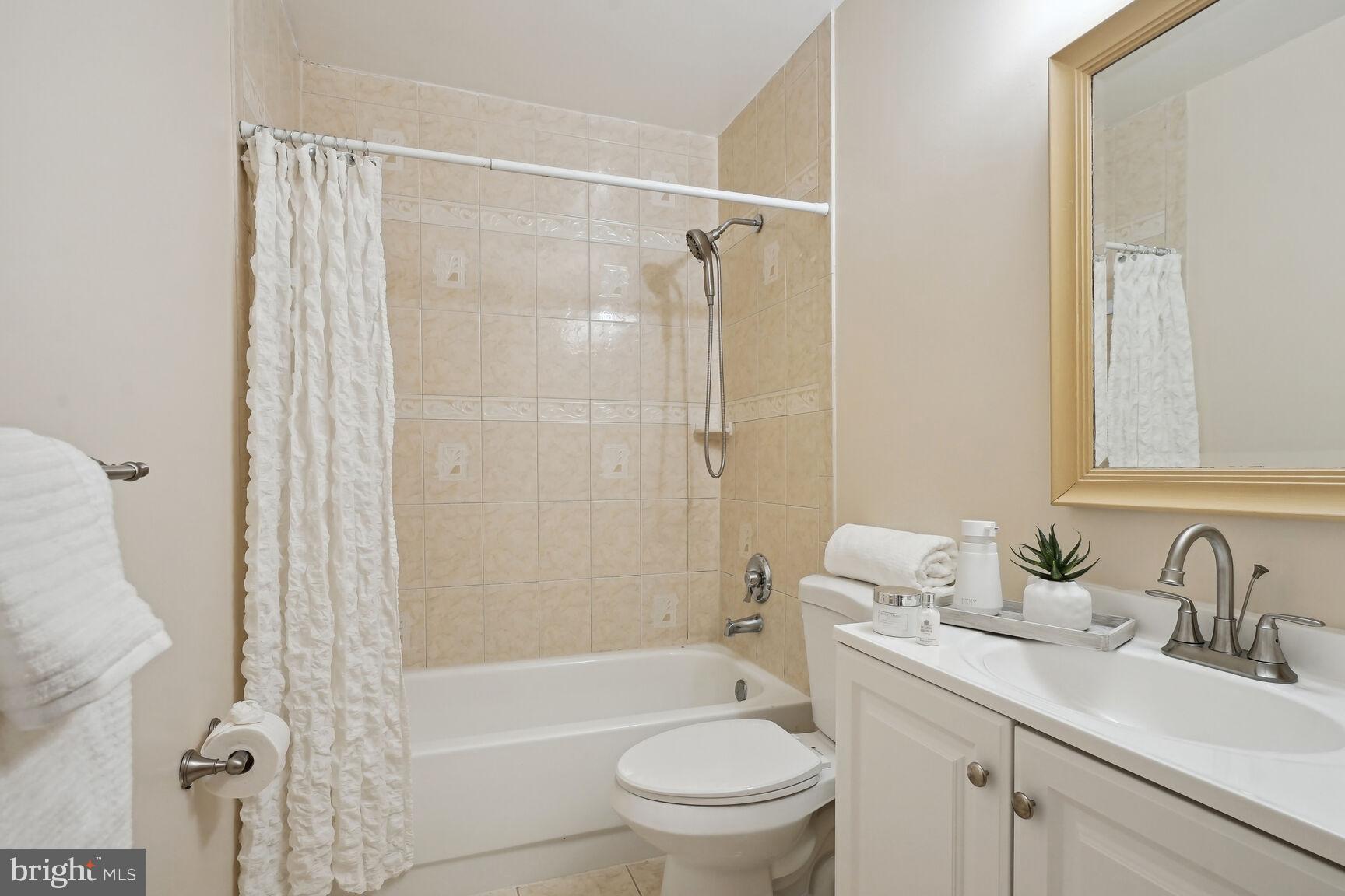 CIRCLE WOODS - Residential Lease