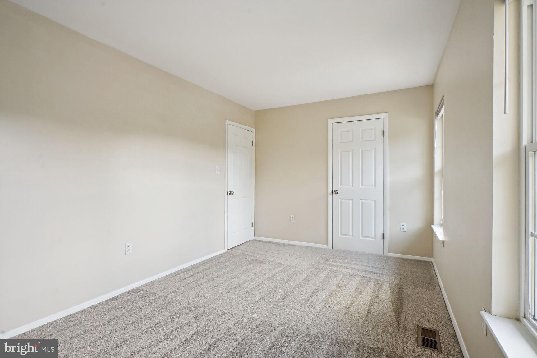 CIRCLE WOODS - Residential Lease