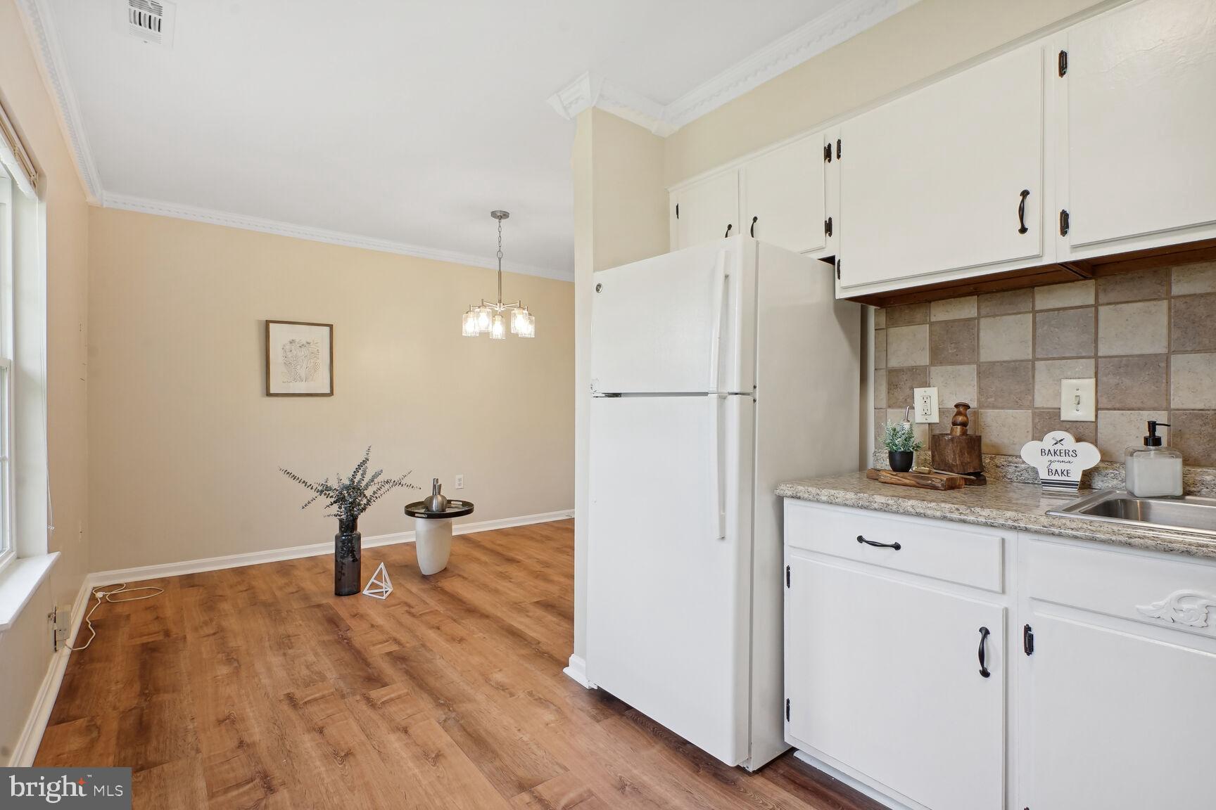 CIRCLE WOODS - Residential Lease