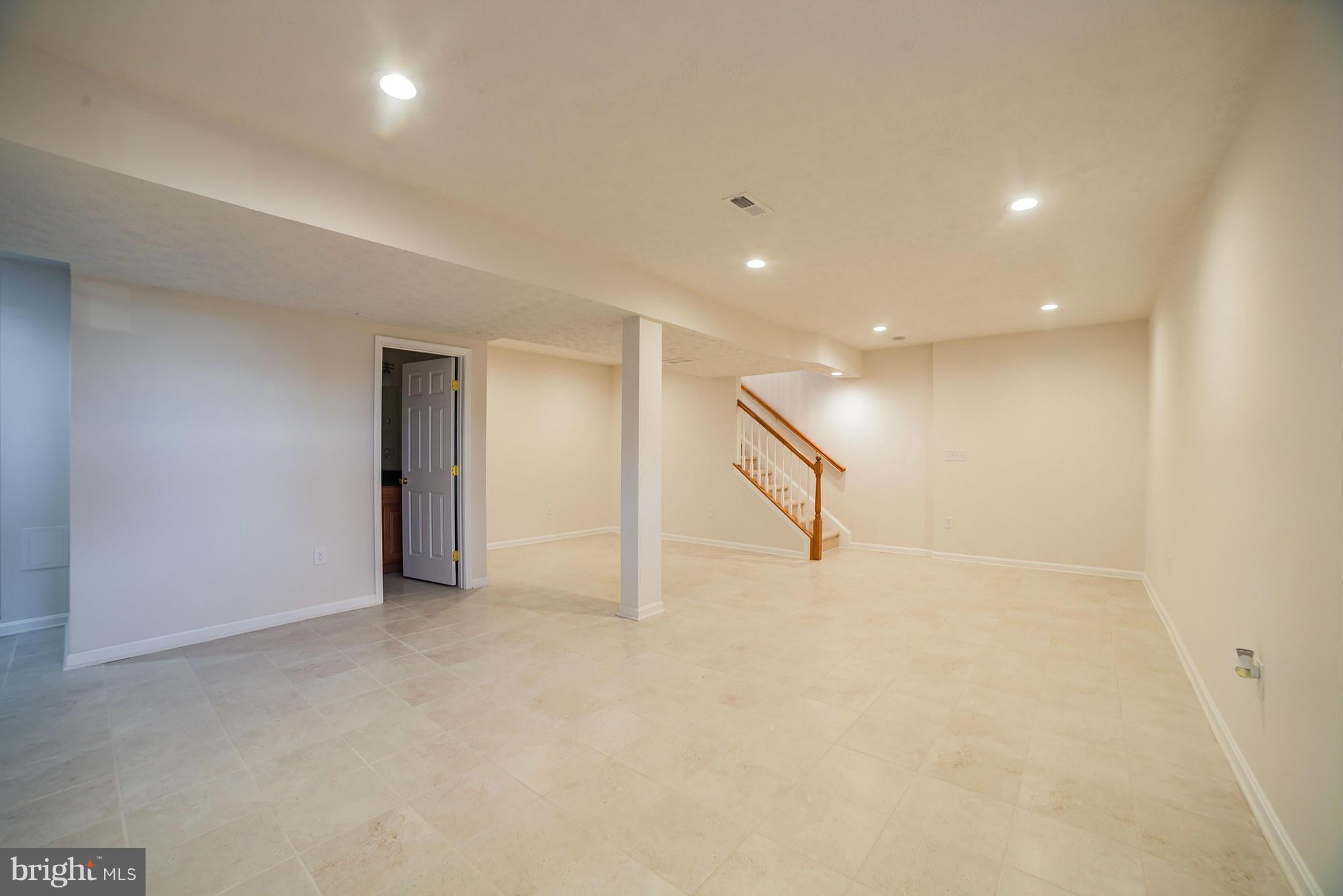 CATONSVILLE MANOR - Residential