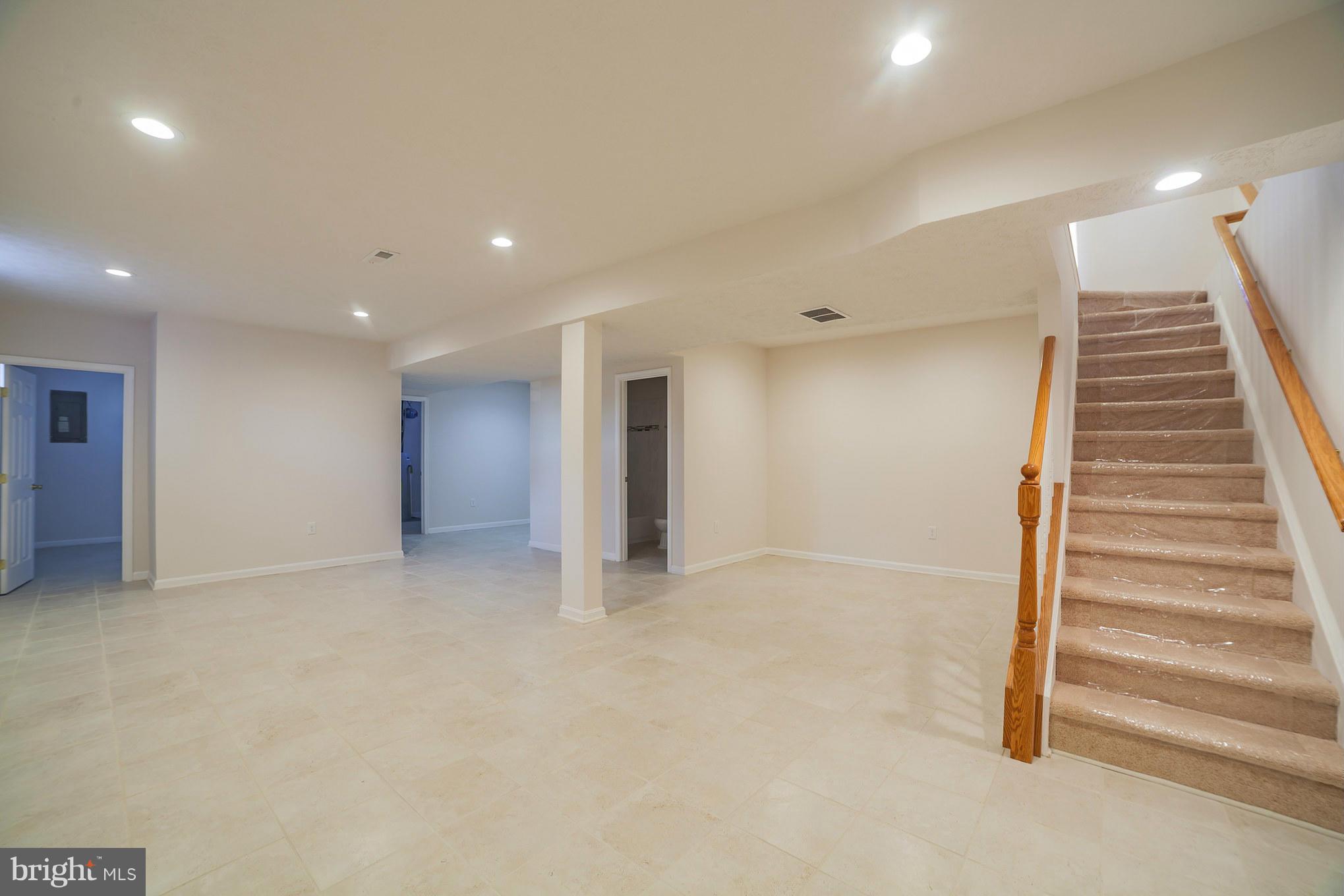 CATONSVILLE MANOR - Residential