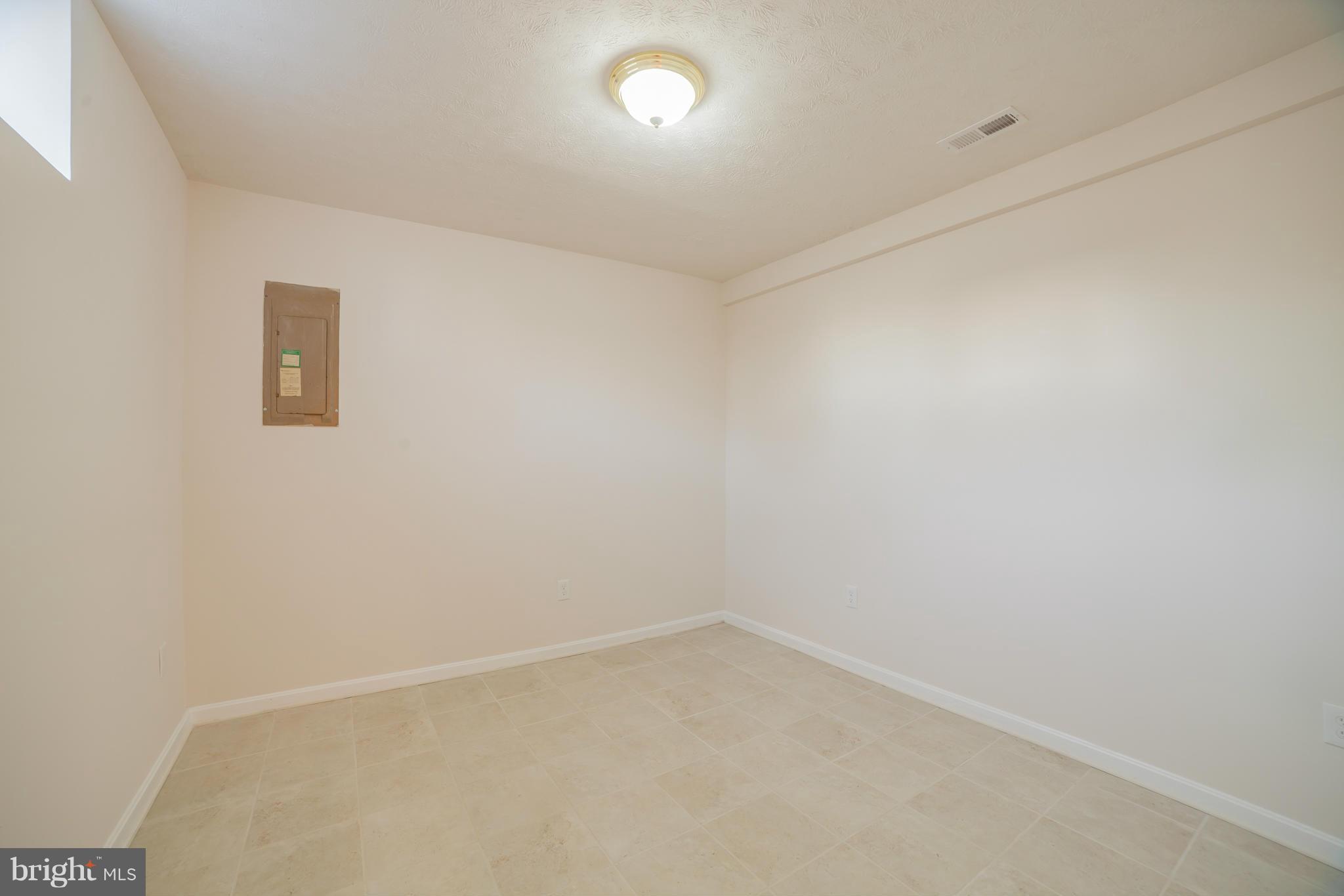 CATONSVILLE MANOR - Residential