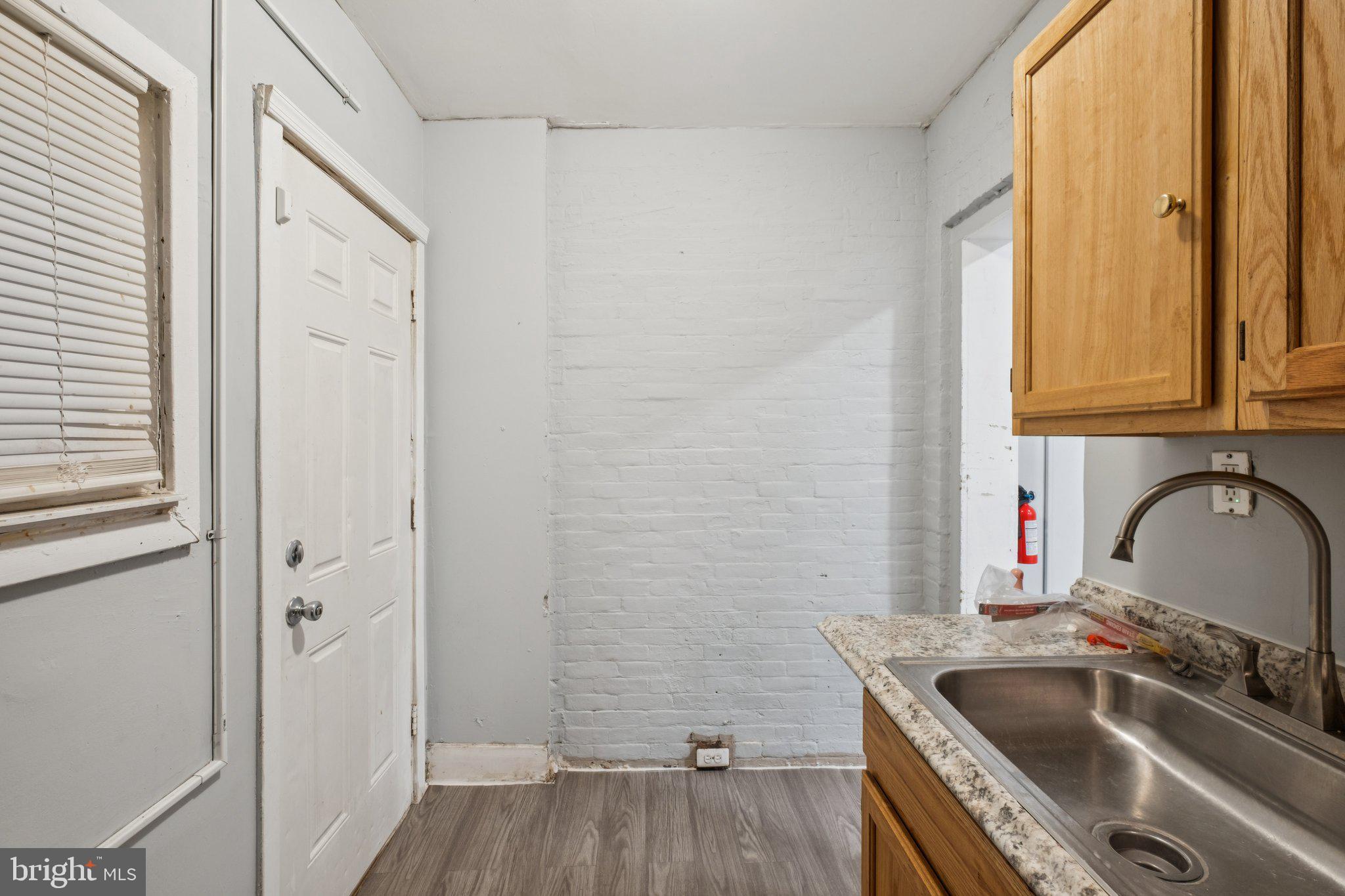 1316 W CLEMENTINE STREET