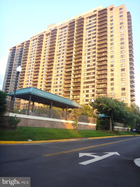 Photo of FALLS CHURCH, VA 22041 (MLS # VAFX2338796)