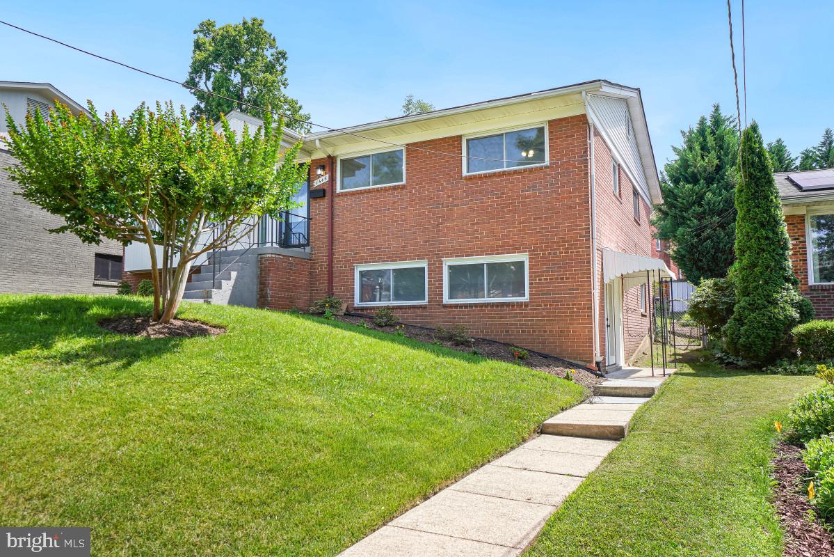 1446 ROXANNA ROAD NW