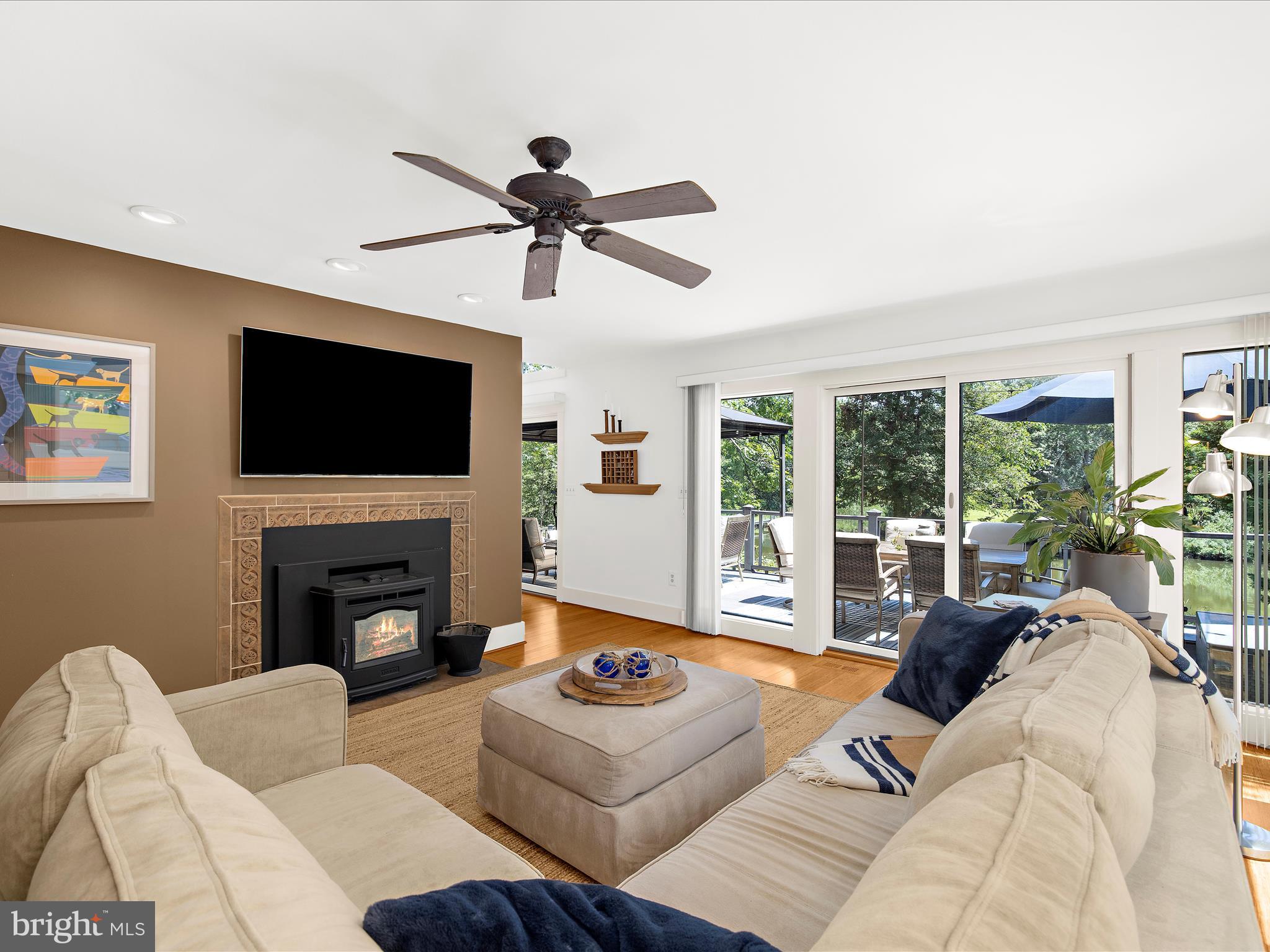 HILLSMERE SHORES - Residential