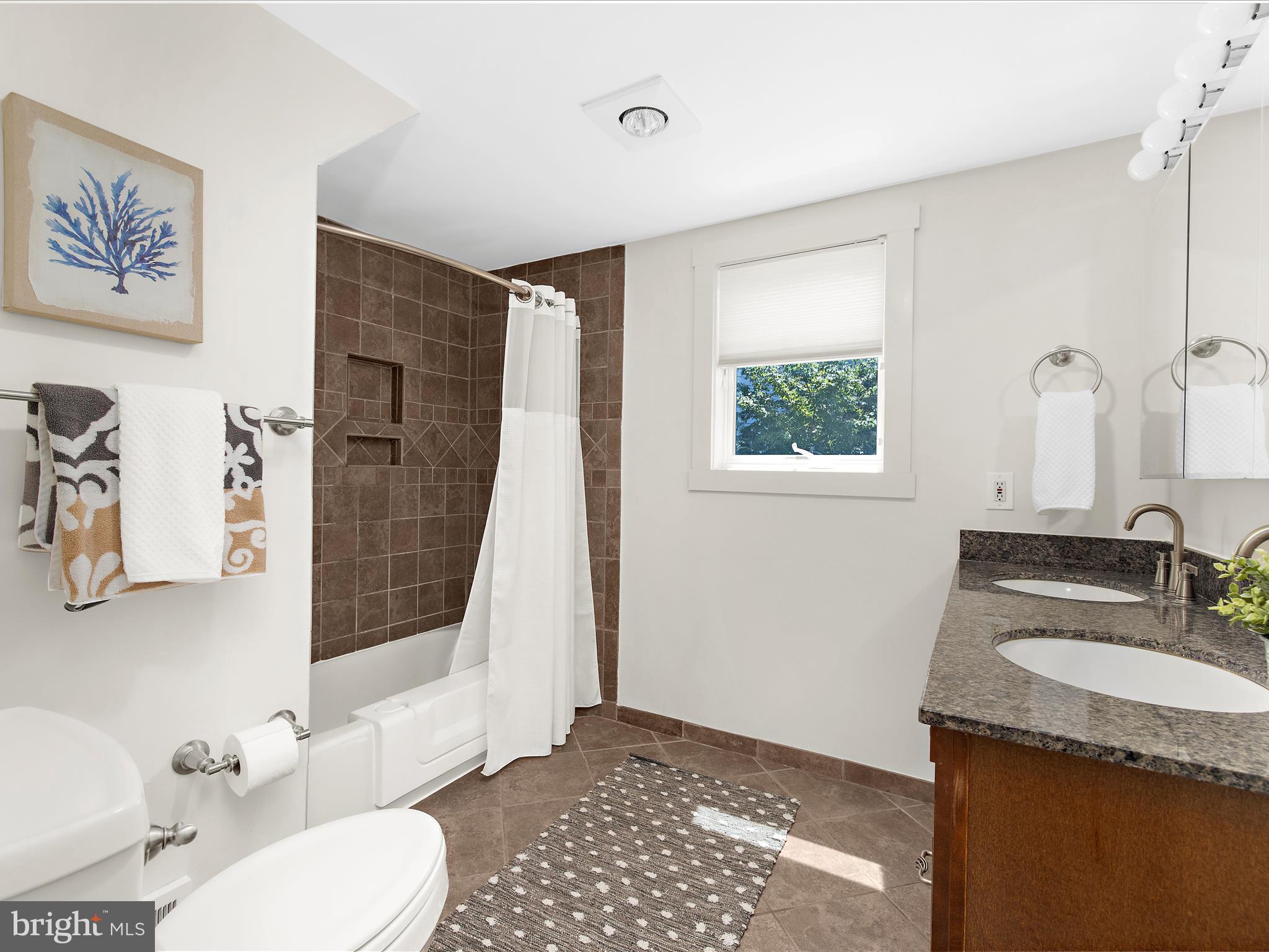 HILLSMERE SHORES - Residential