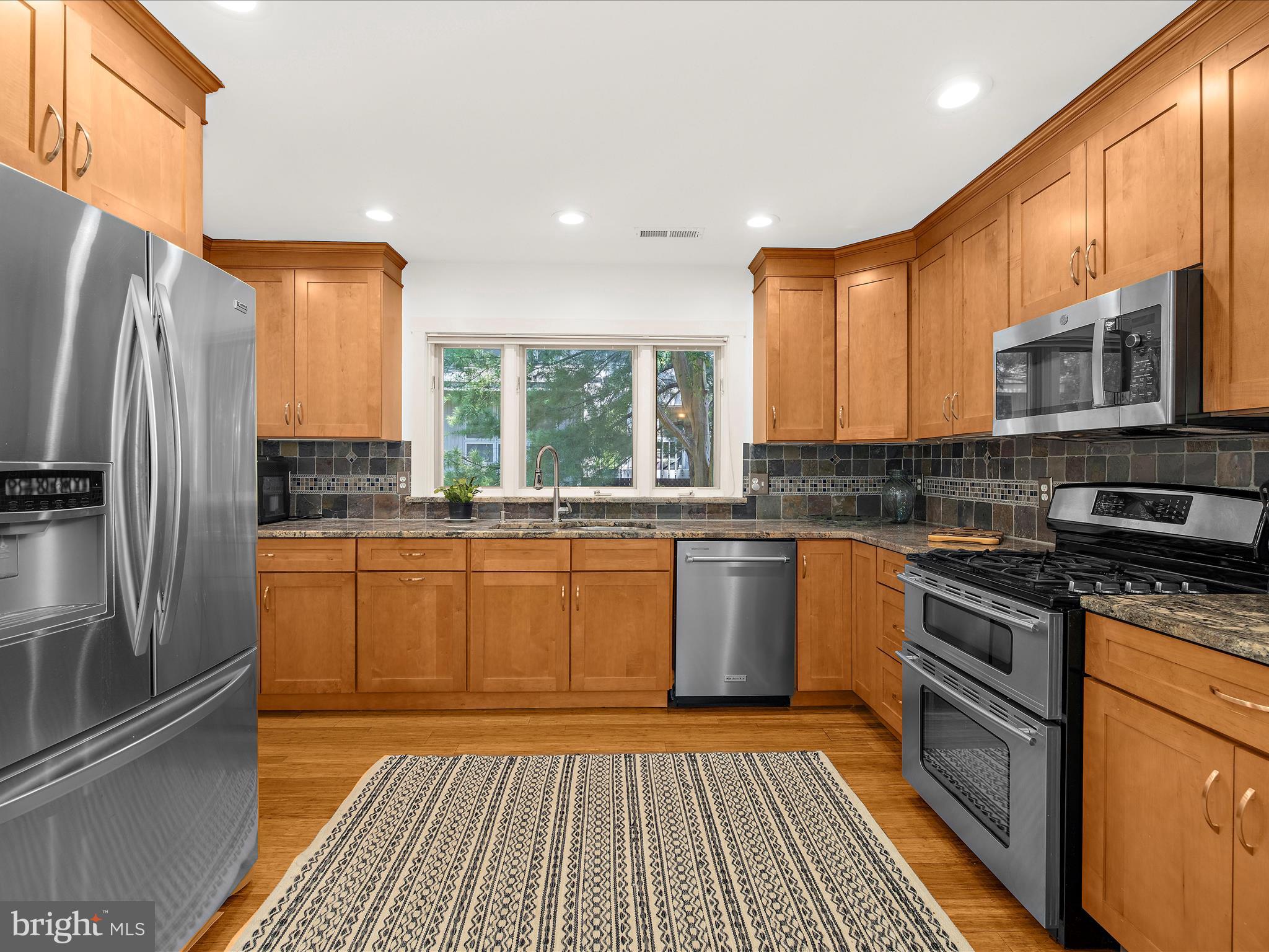 HILLSMERE SHORES - Residential