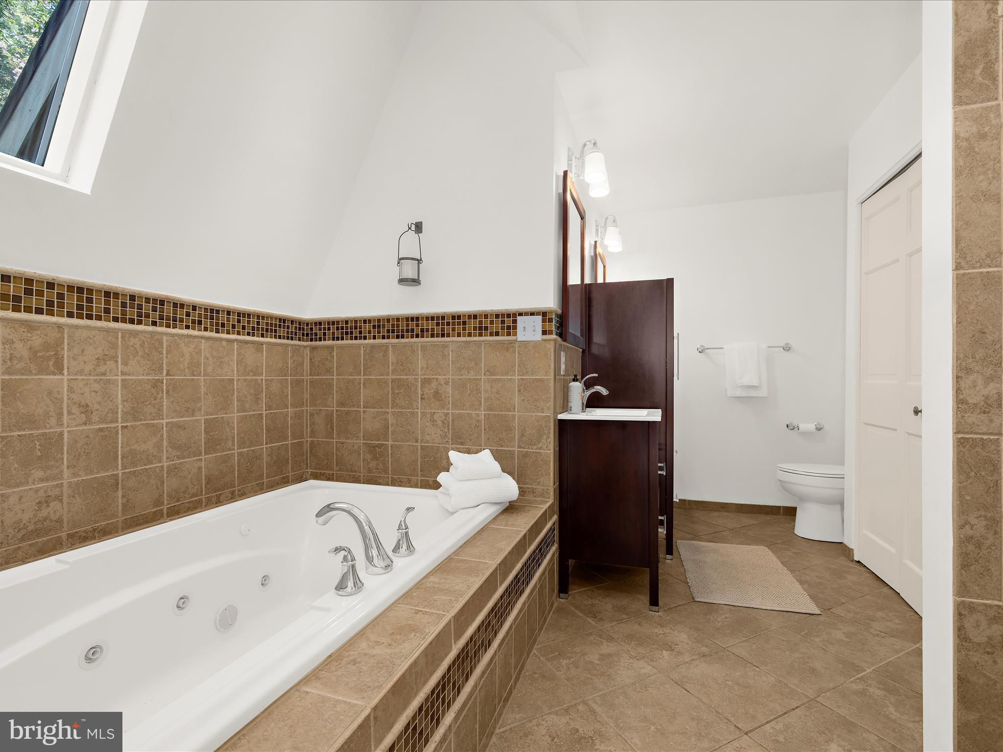 HILLSMERE SHORES - Residential