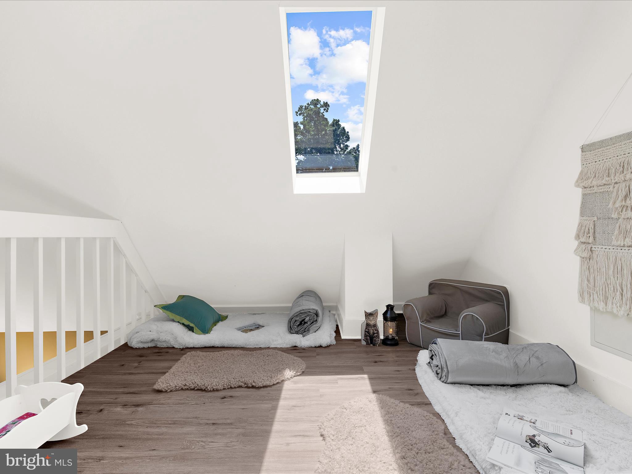 HILLSMERE SHORES - Residential