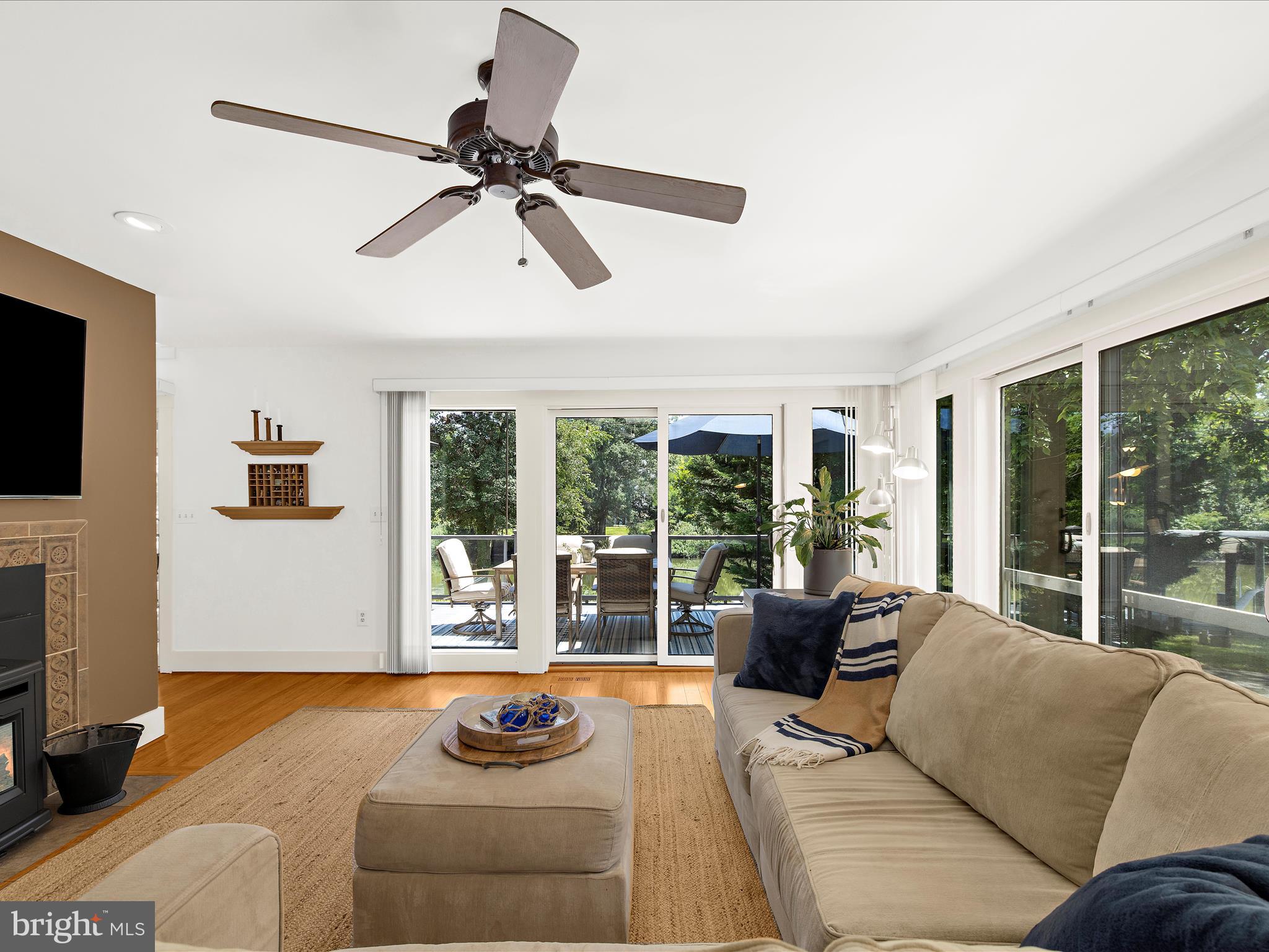 HILLSMERE SHORES - Residential