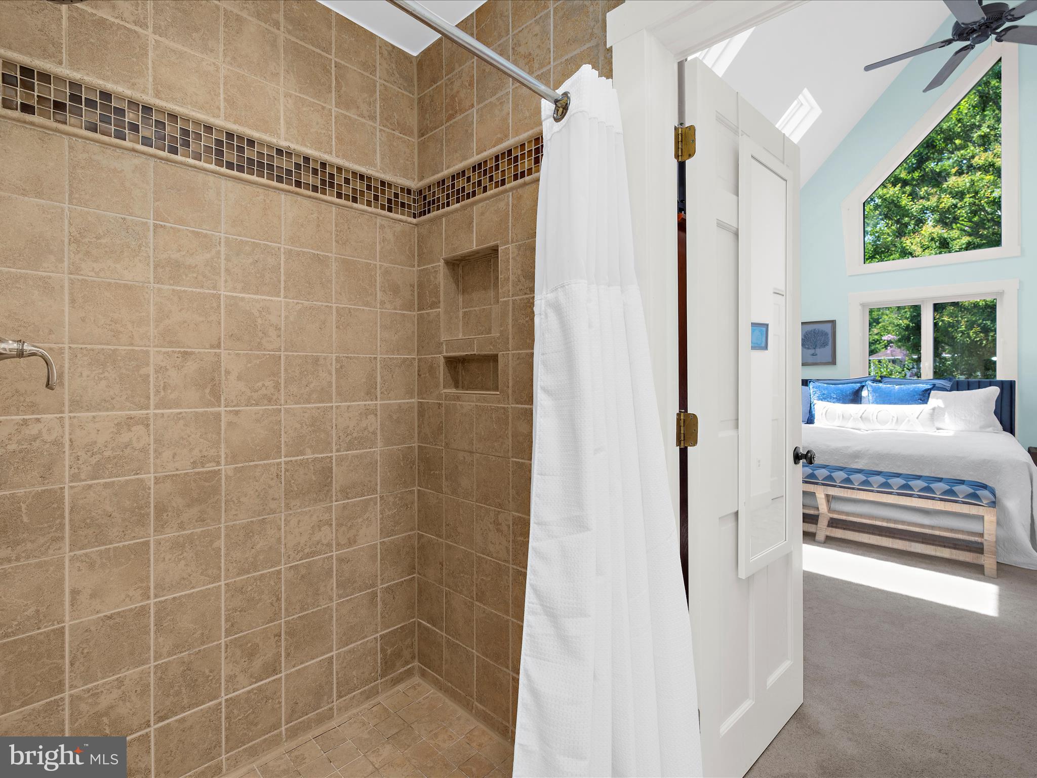 HILLSMERE SHORES - Residential