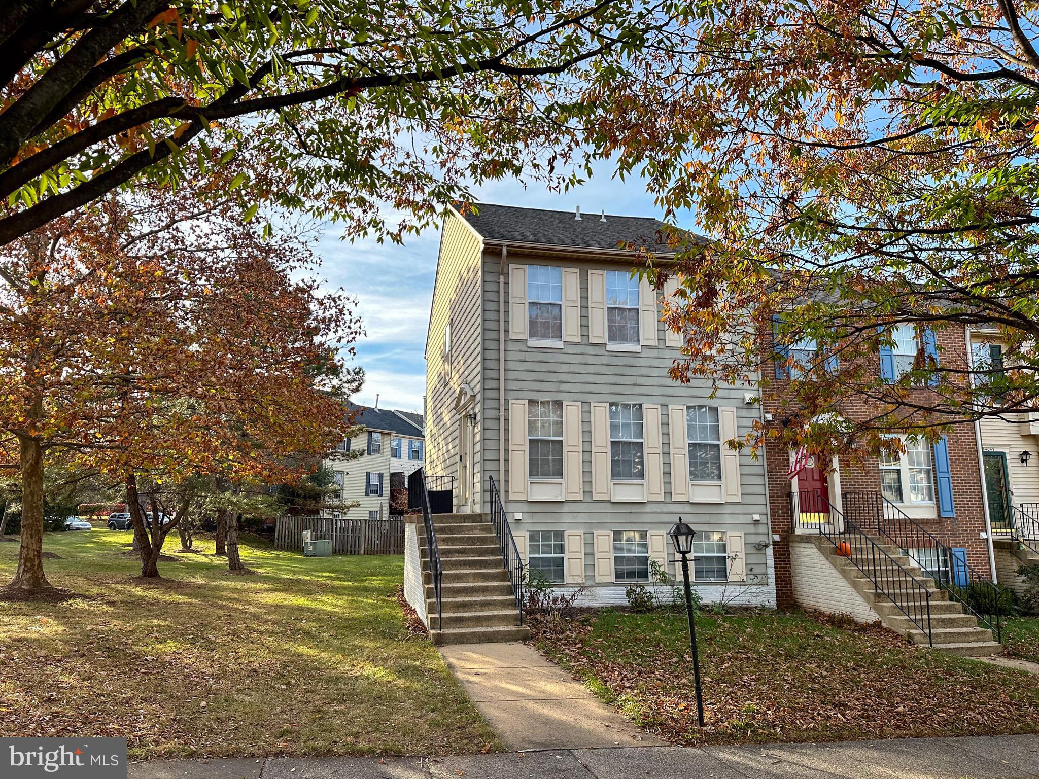 ASHBURN VILLAGE - Residential