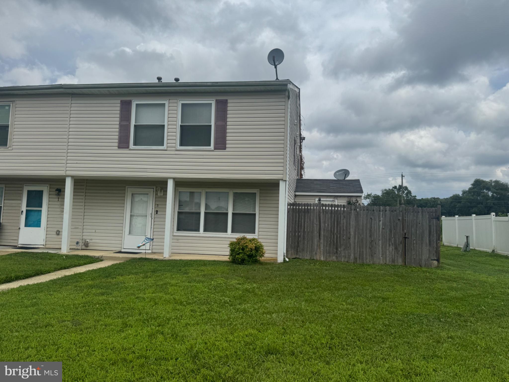 3 LOCUST COURT