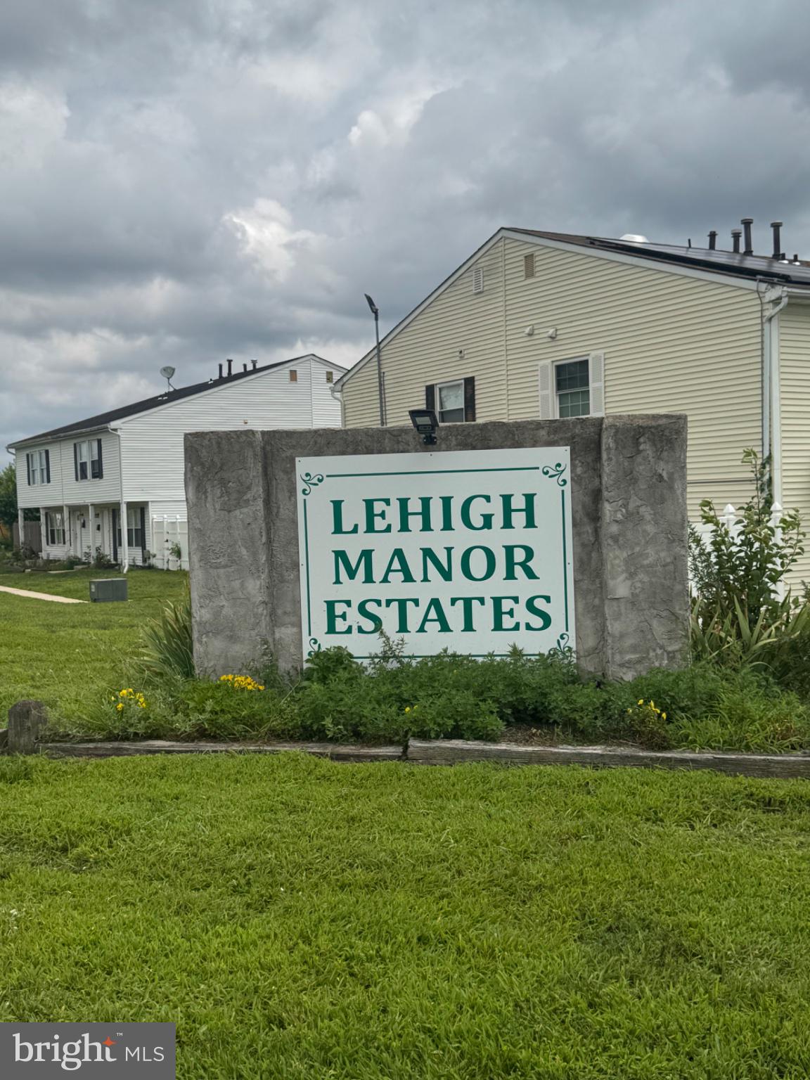 3 LOCUST COURT