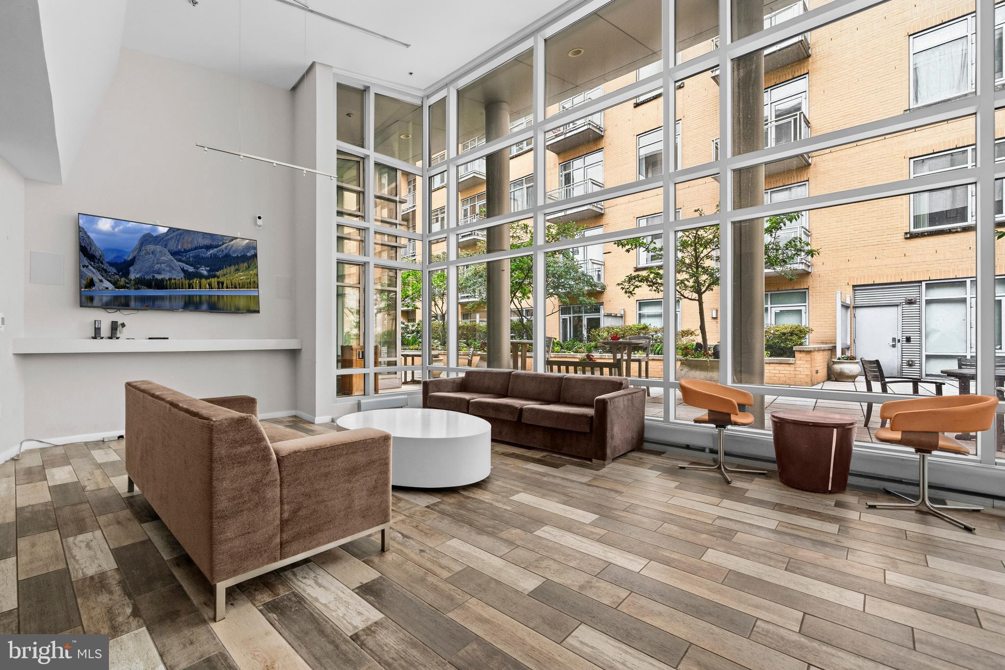 ONE INDEPENDENCE PLAZA - Residential