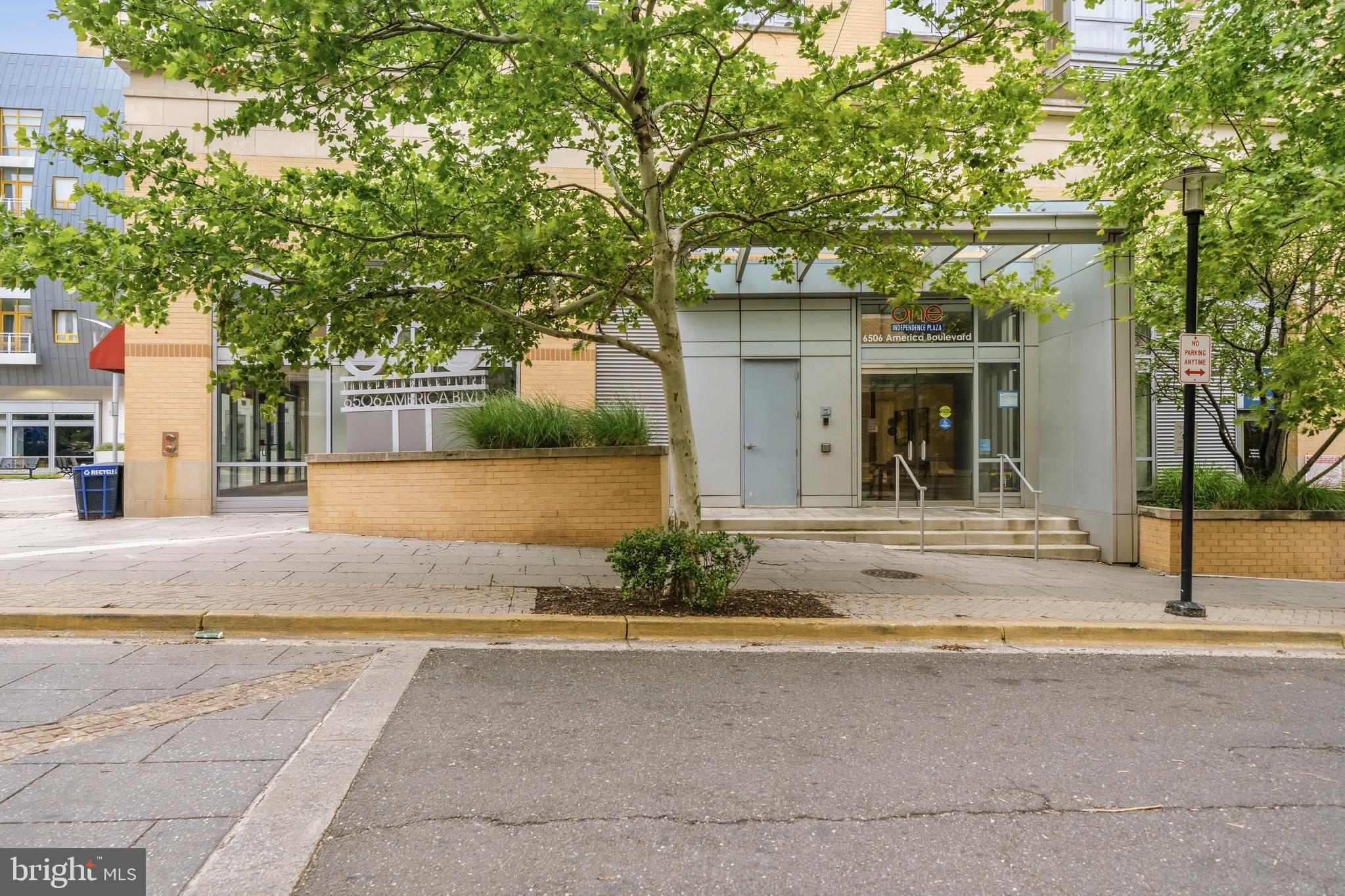 ONE INDEPENDENCE PLAZA - Residential
