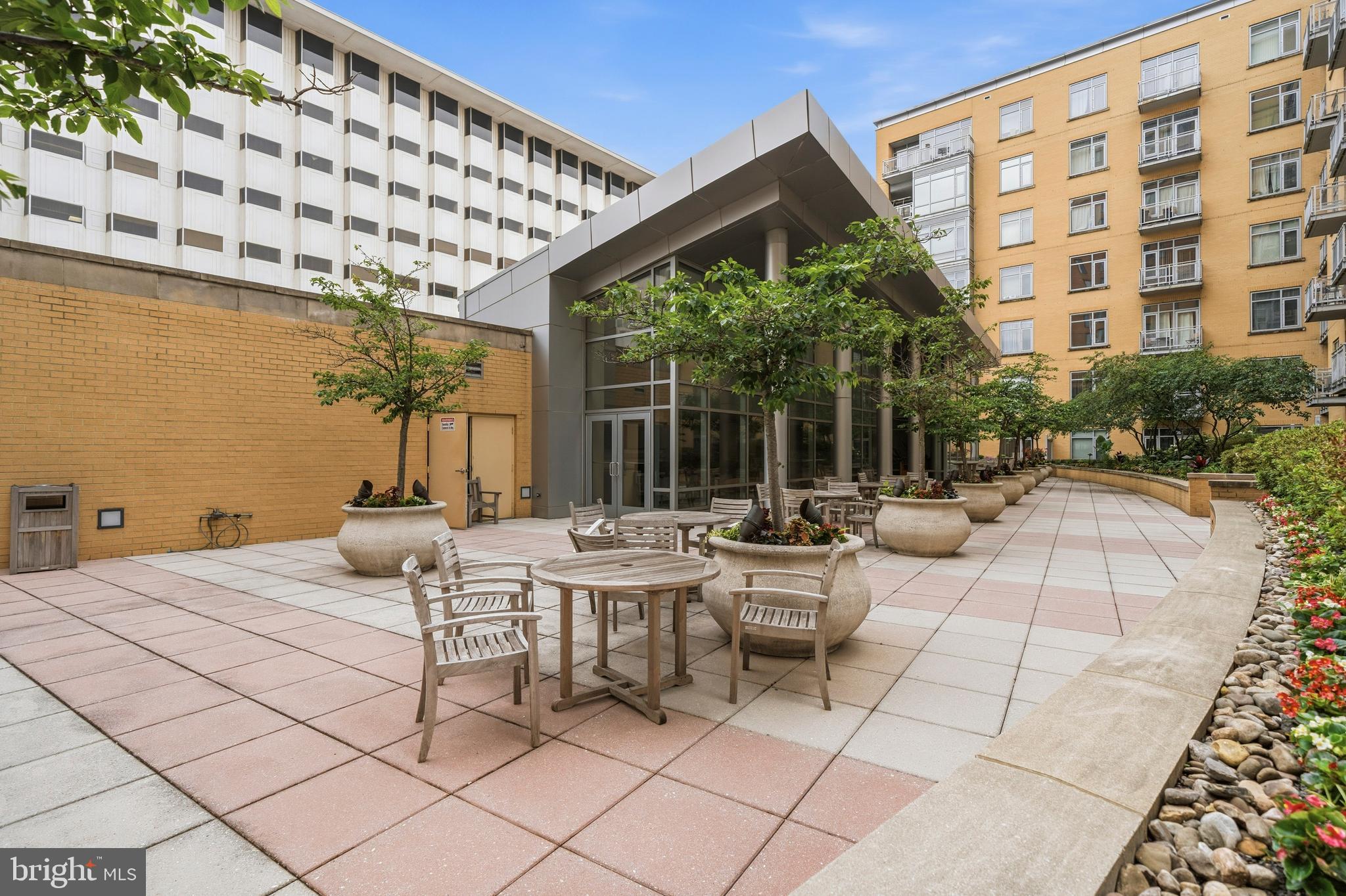 ONE INDEPENDENCE PLAZA - Residential