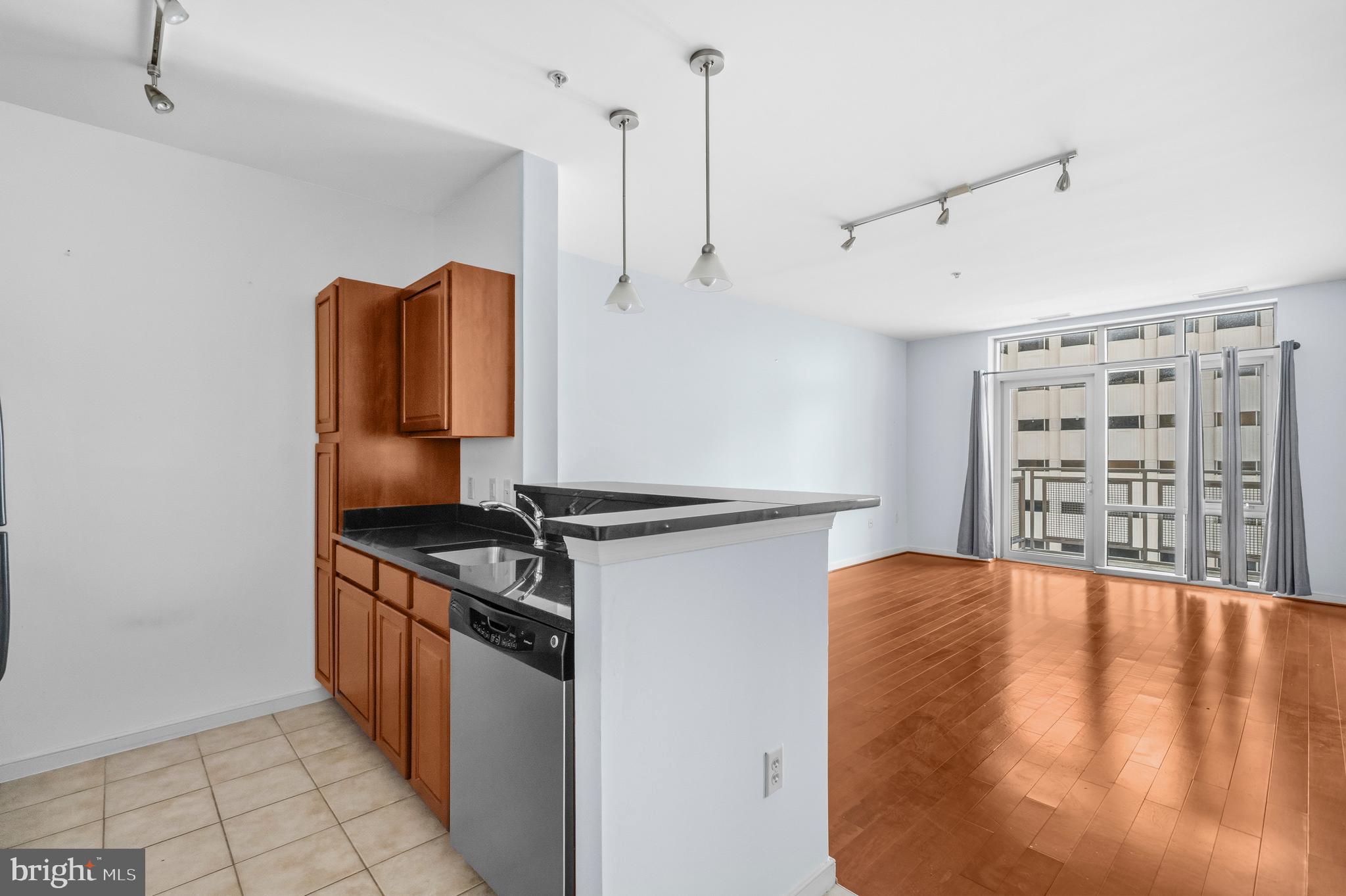 ONE INDEPENDENCE PLAZA - Residential