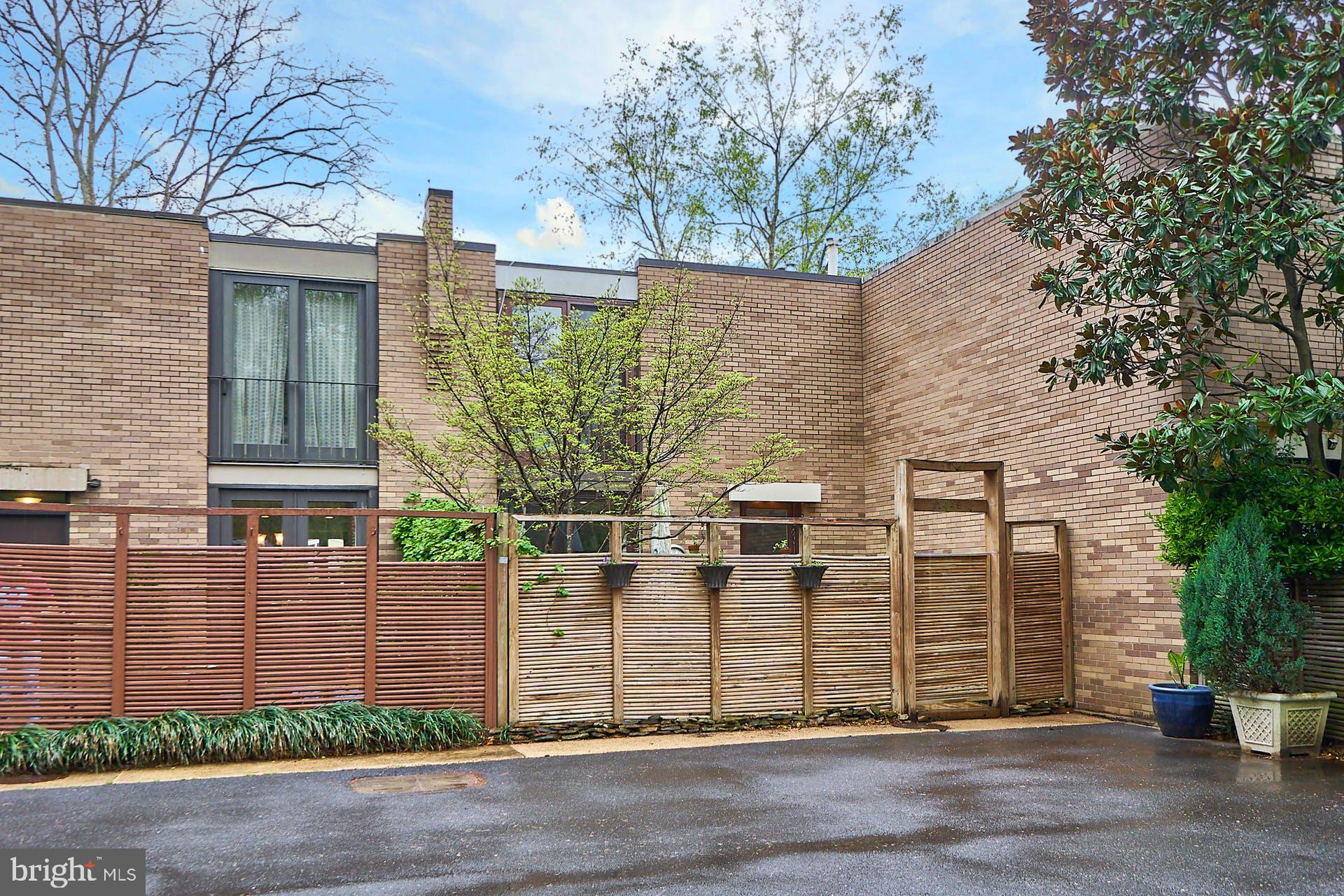 WASHINGTON PLAZA - Residential