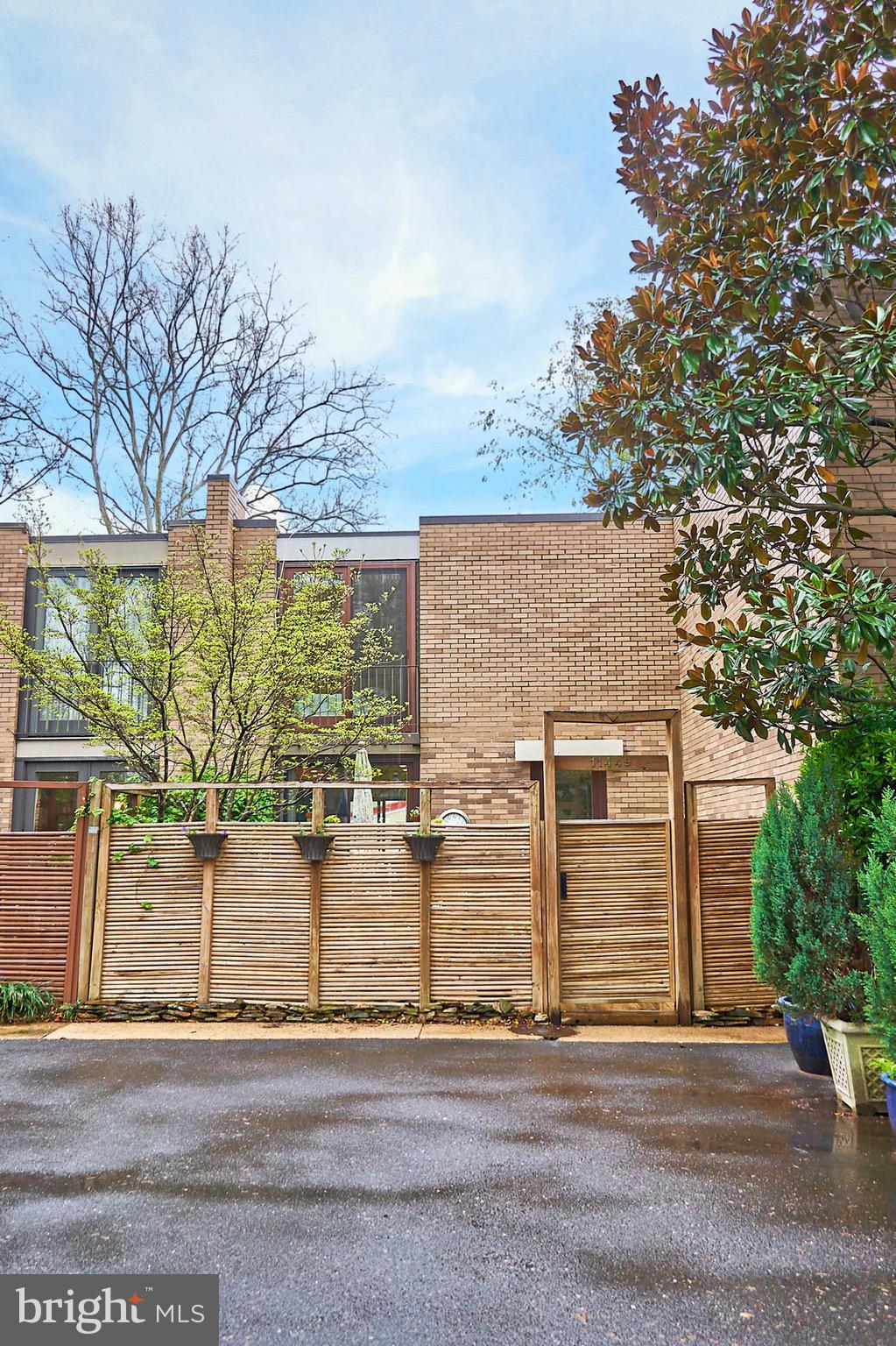 WASHINGTON PLAZA - Residential