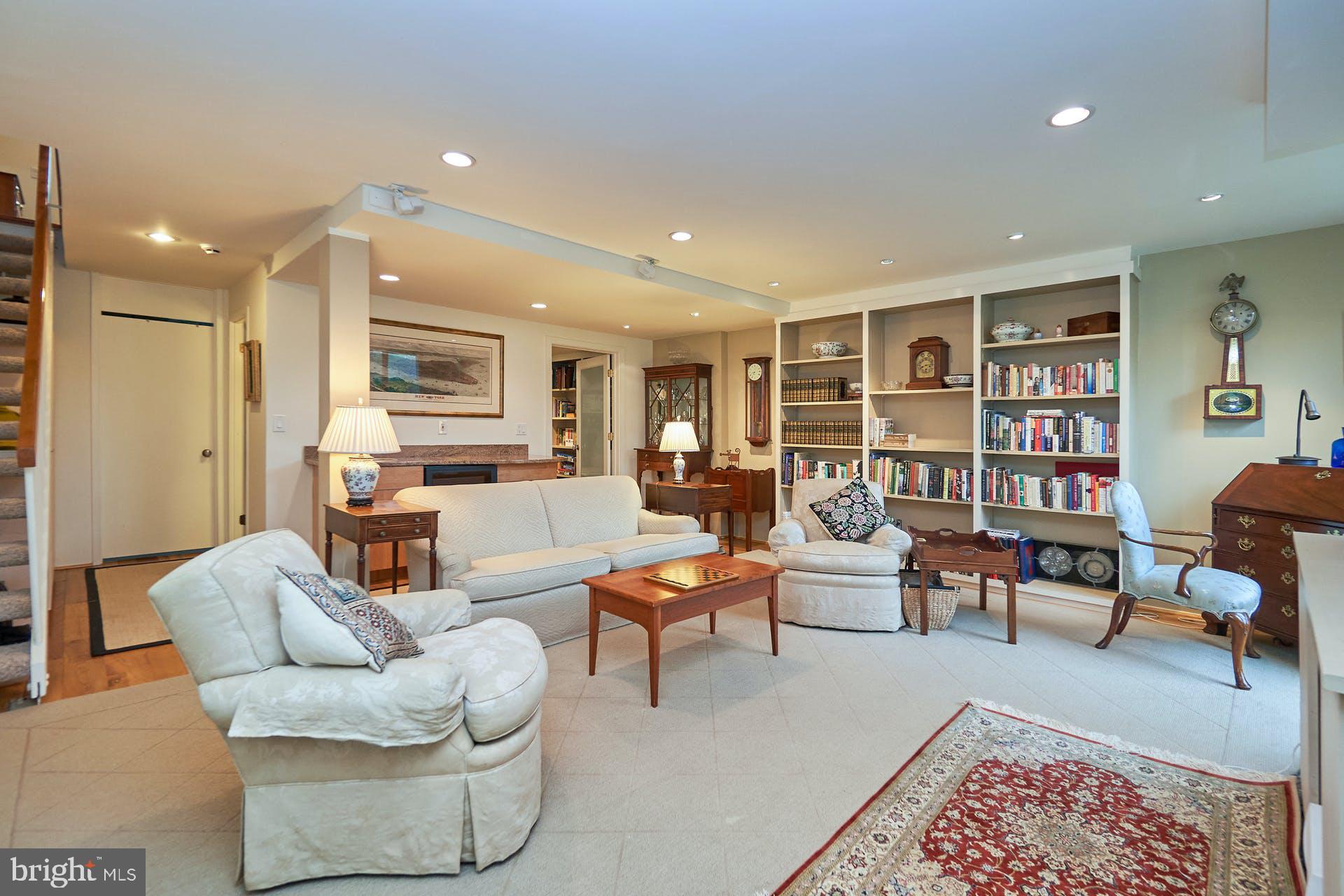 WASHINGTON PLAZA - Residential