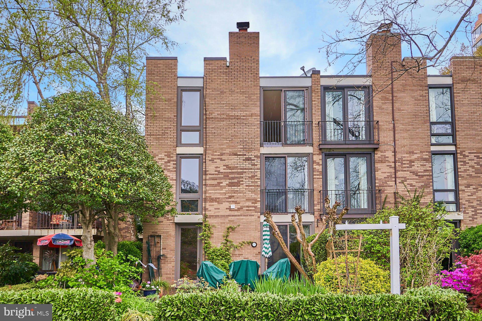 WASHINGTON PLAZA - Residential