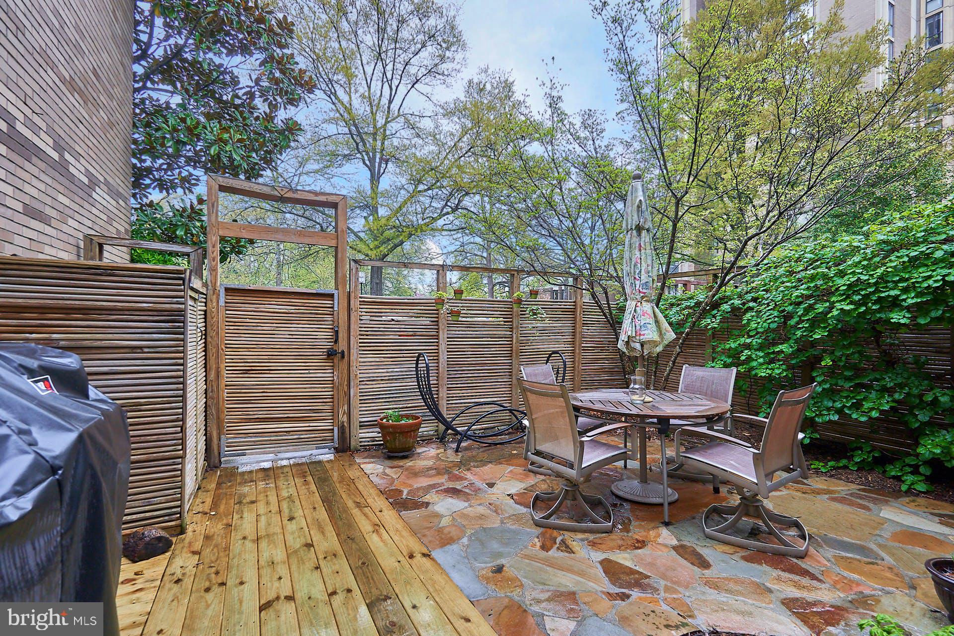 WASHINGTON PLAZA - Residential