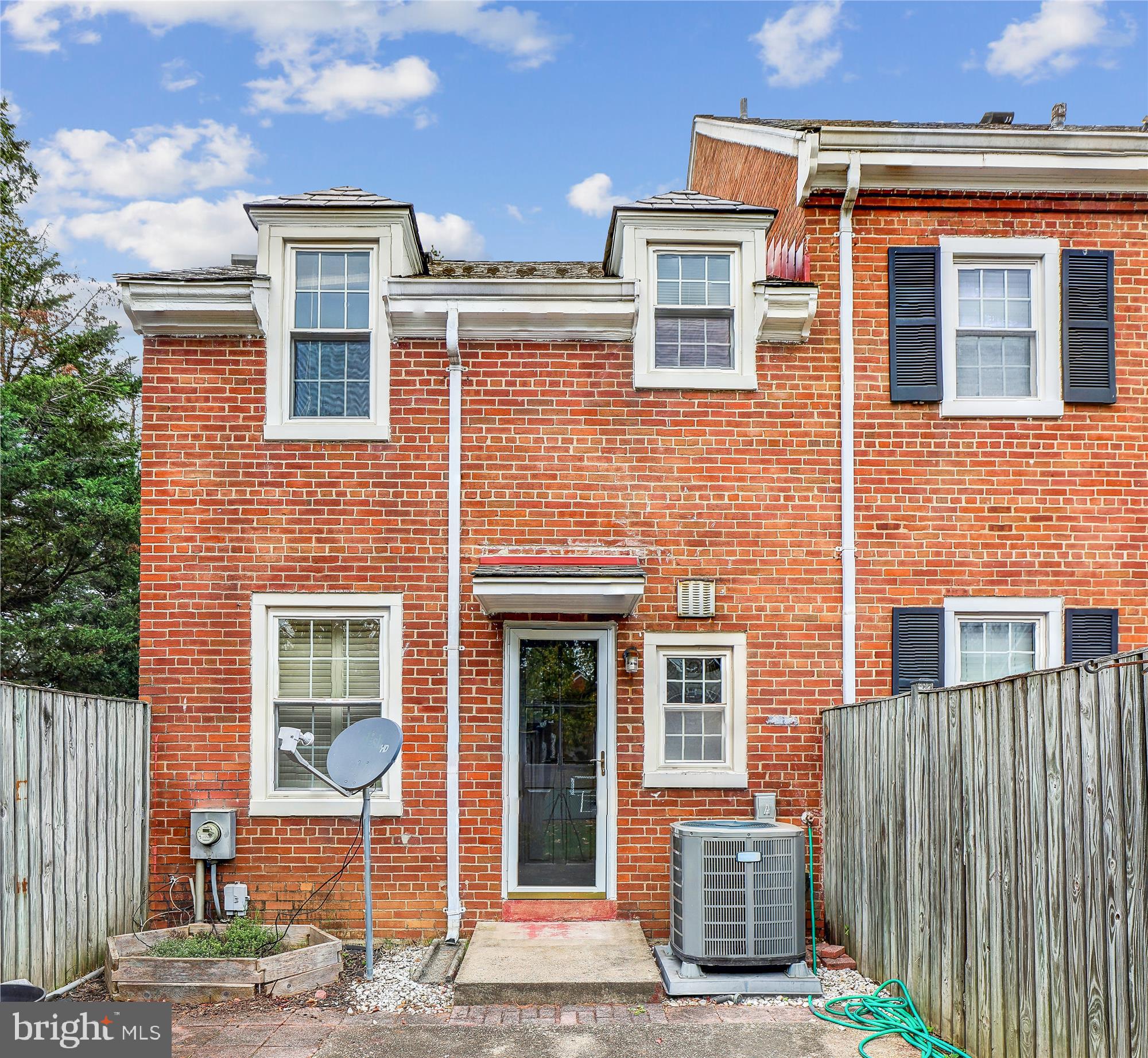 FAIRLINGTON GLEN - Residential Lease