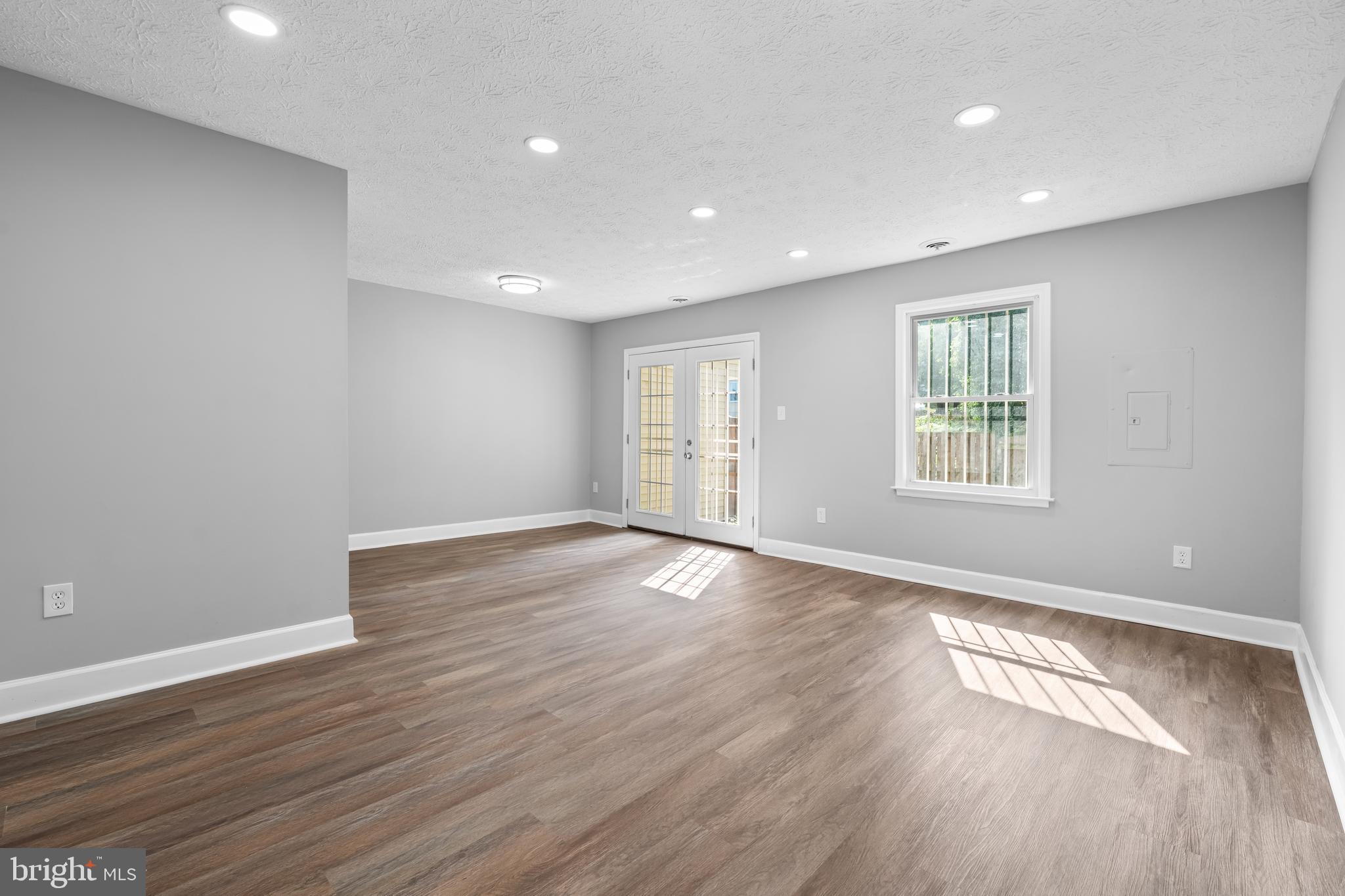 HILLCREST TOWNE - Residential