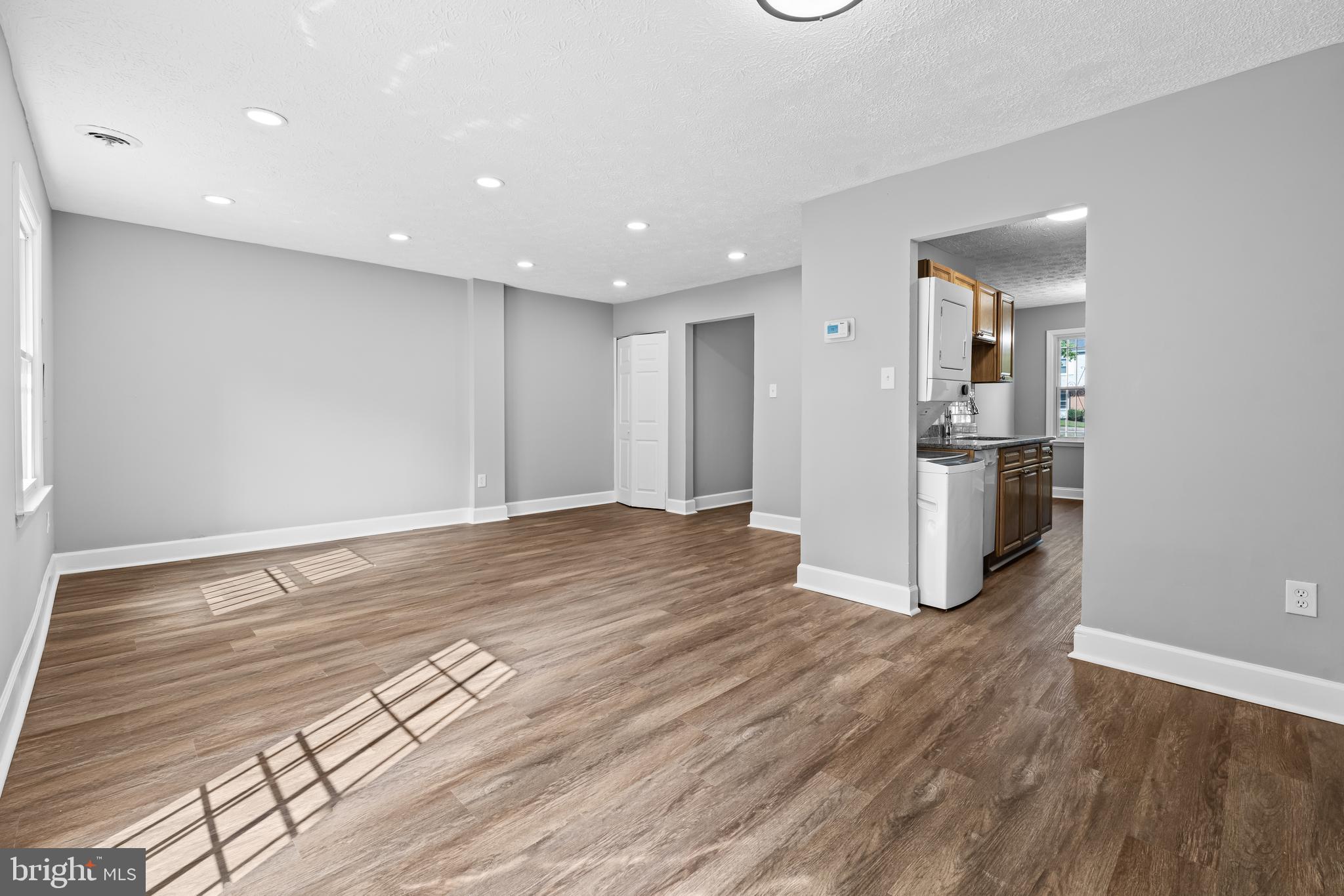 HILLCREST TOWNE - Residential