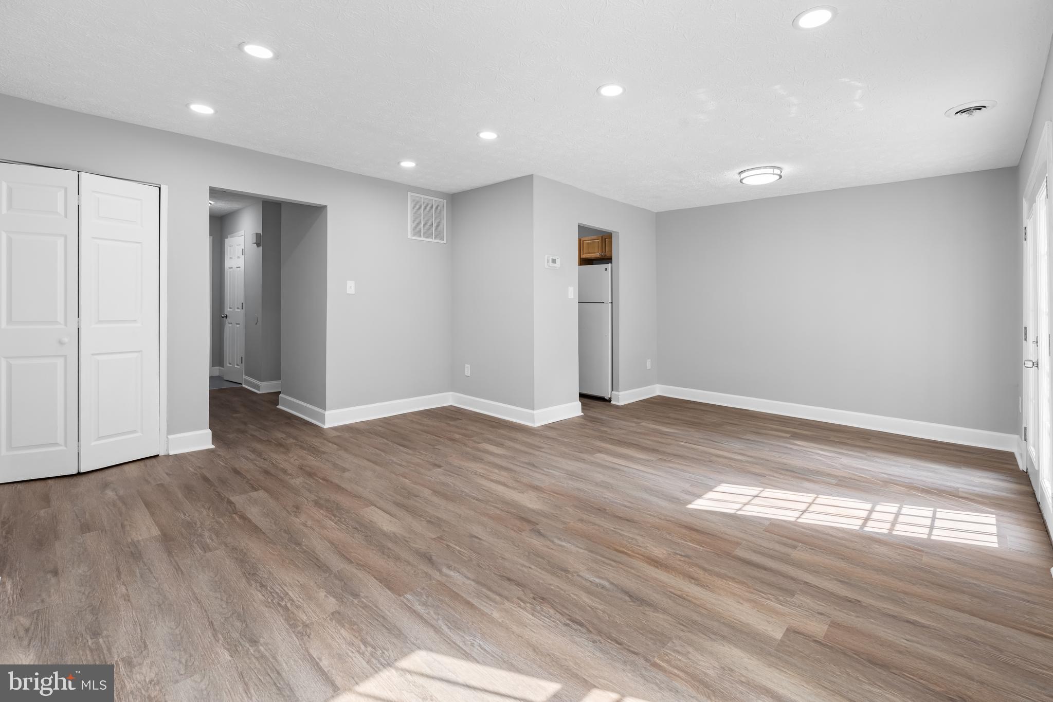 HILLCREST TOWNE - Residential