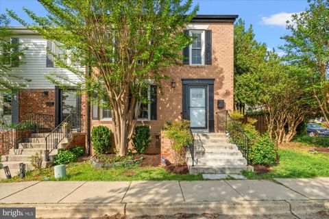 Townhouse For Sale - 5431 Richenbacher Avenue<br/> ALEXANDRIA, VA 22304