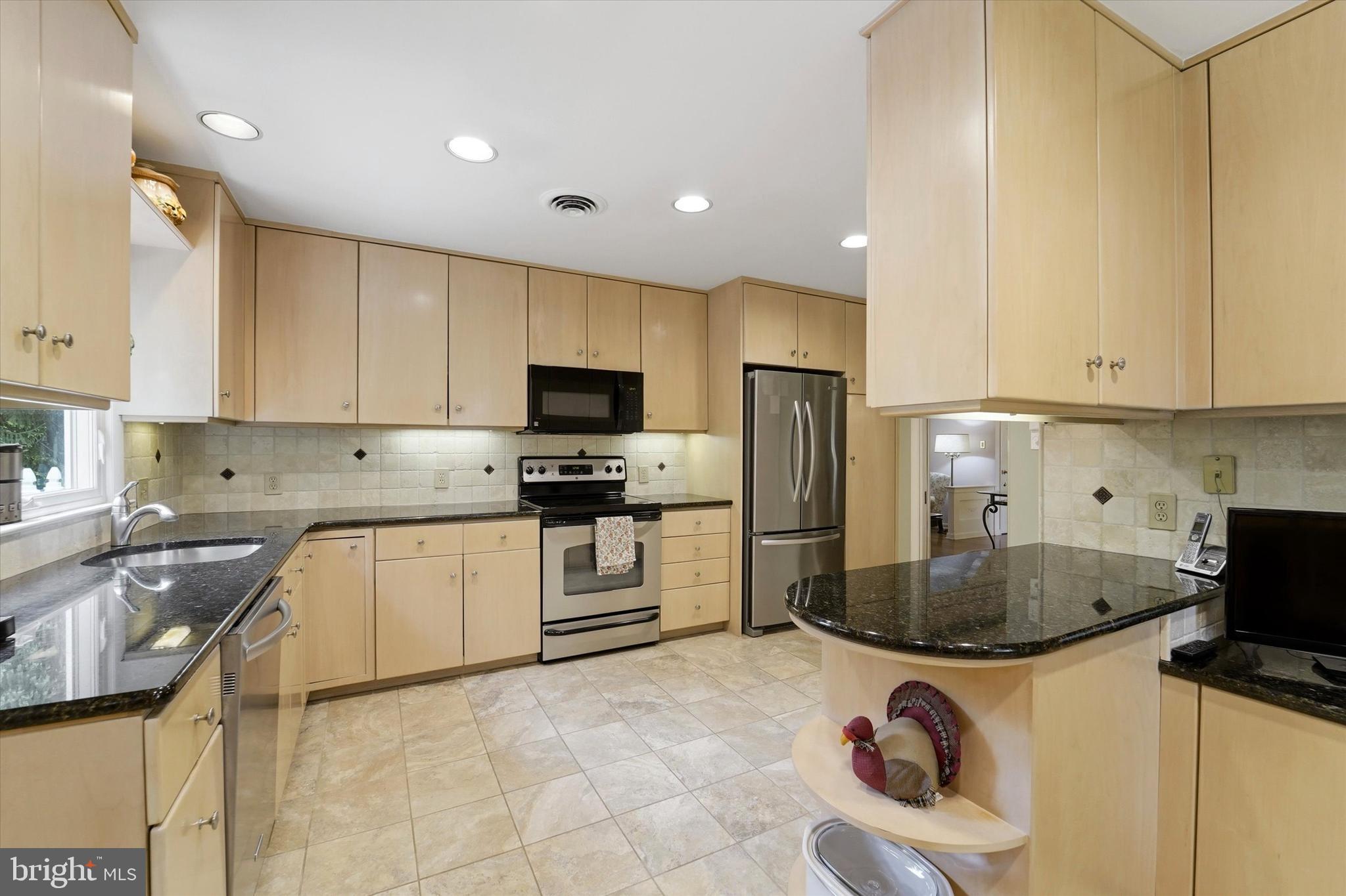 MEADOWBROOK - Residential