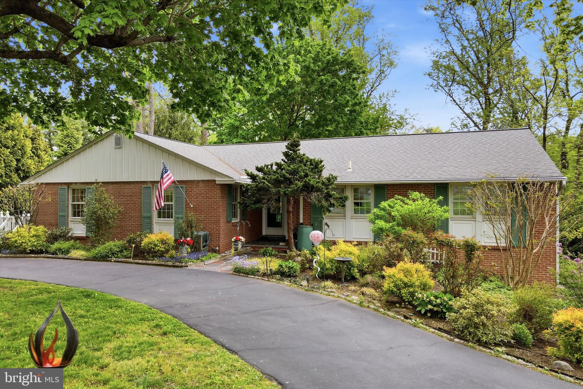 1811 SHARON ROAD