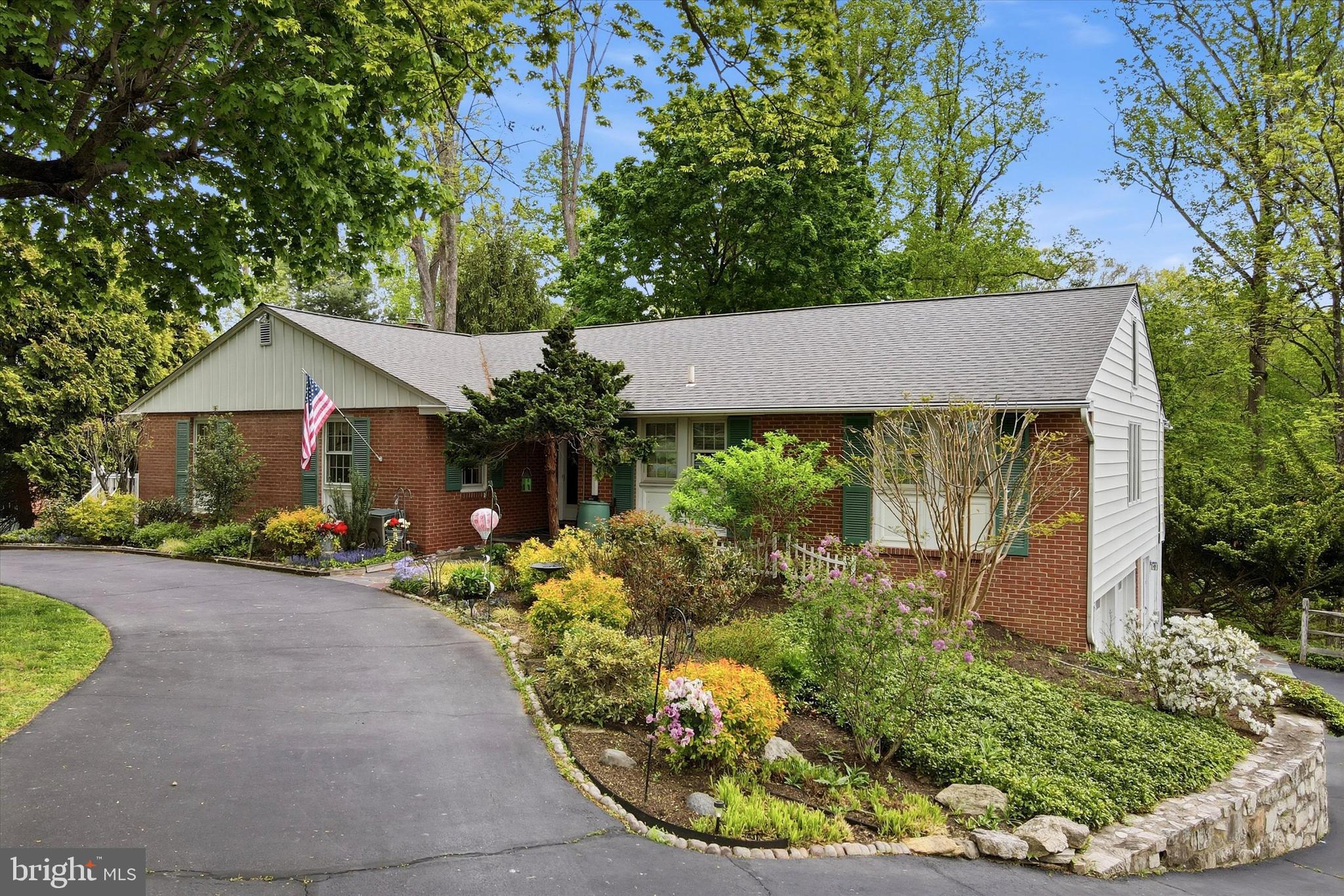 MEADOWBROOK - Residential