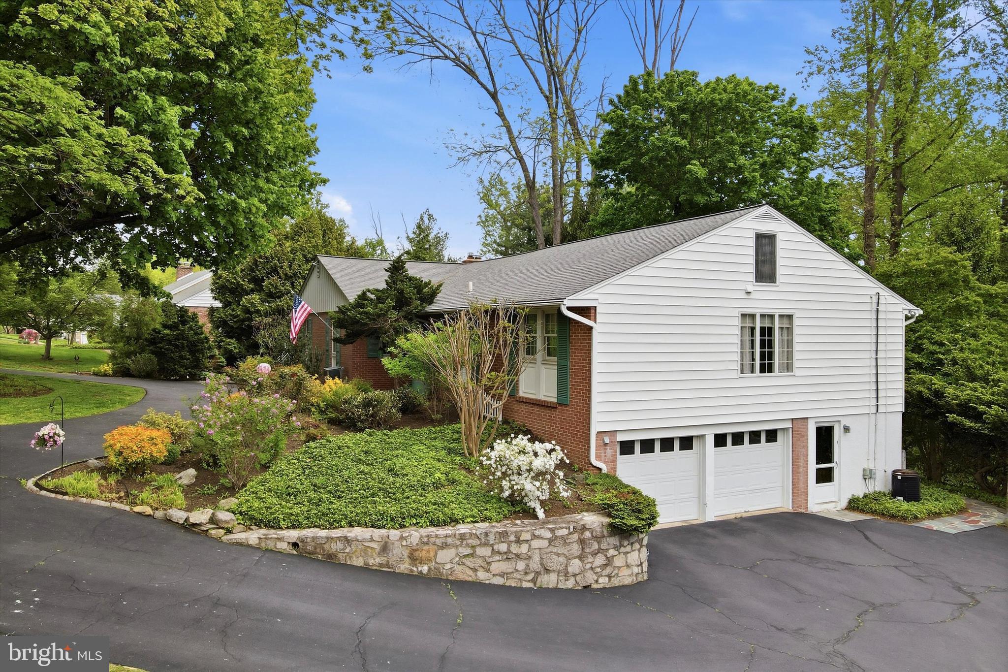 MEADOWBROOK - Residential